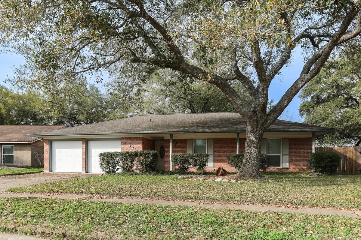 1809 Lazy Creek Ln