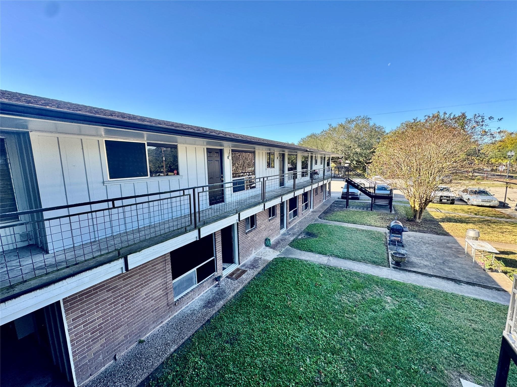 2201 N Grand Boulevard #8