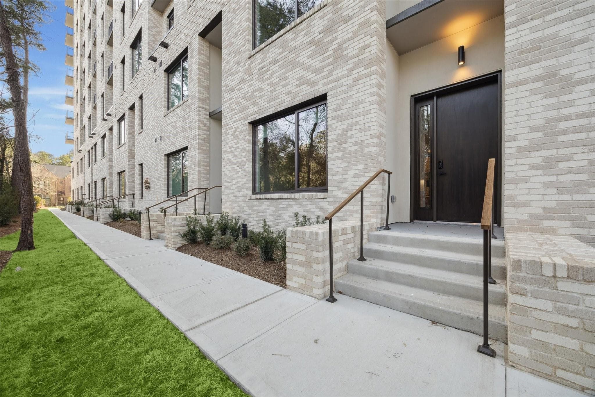 1 Riva Row #106