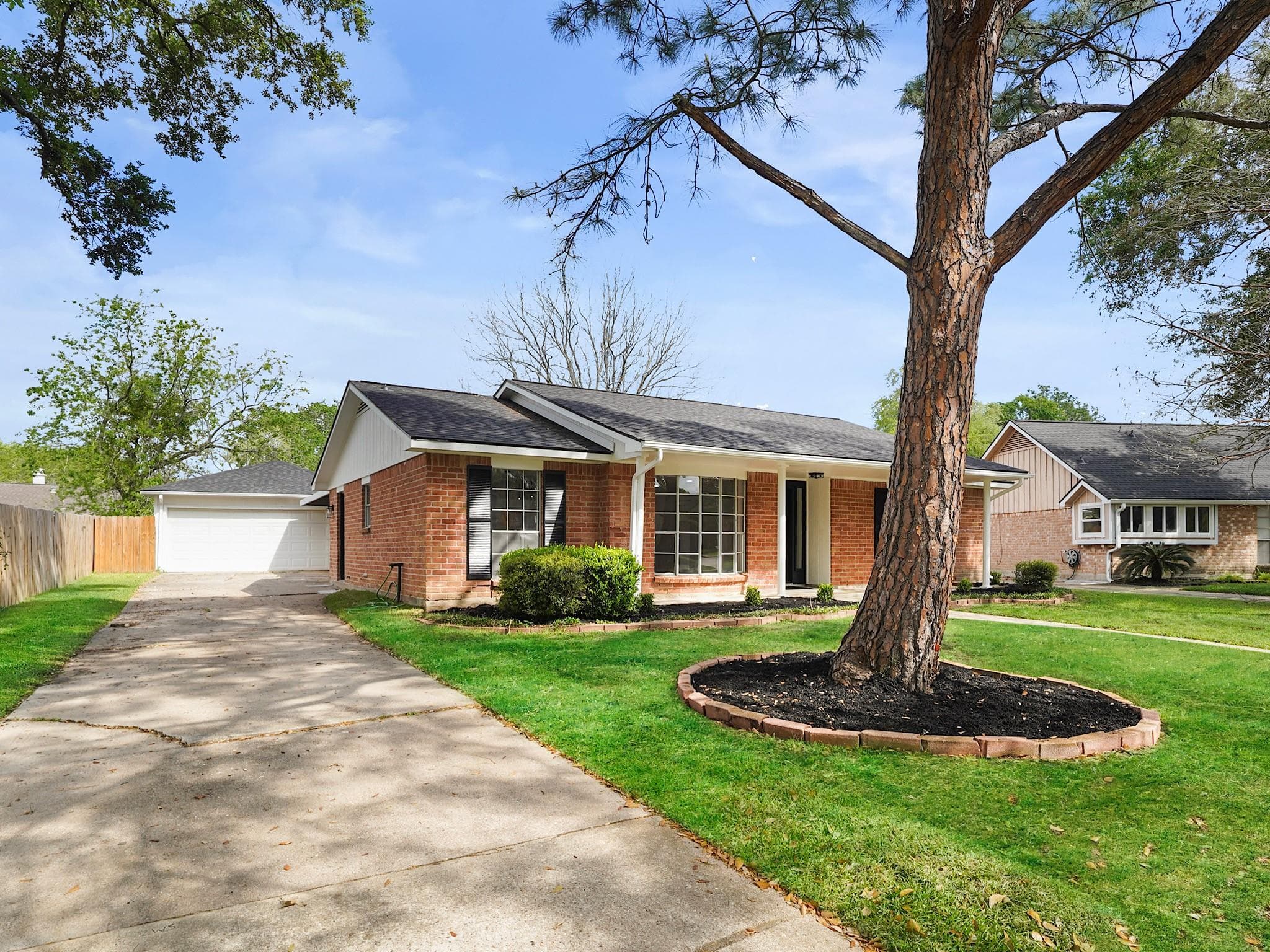 13906 Vinehill Drive