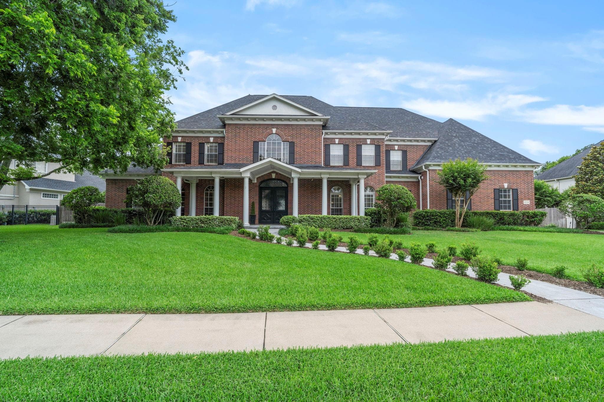 8214 Forest Gate Drive