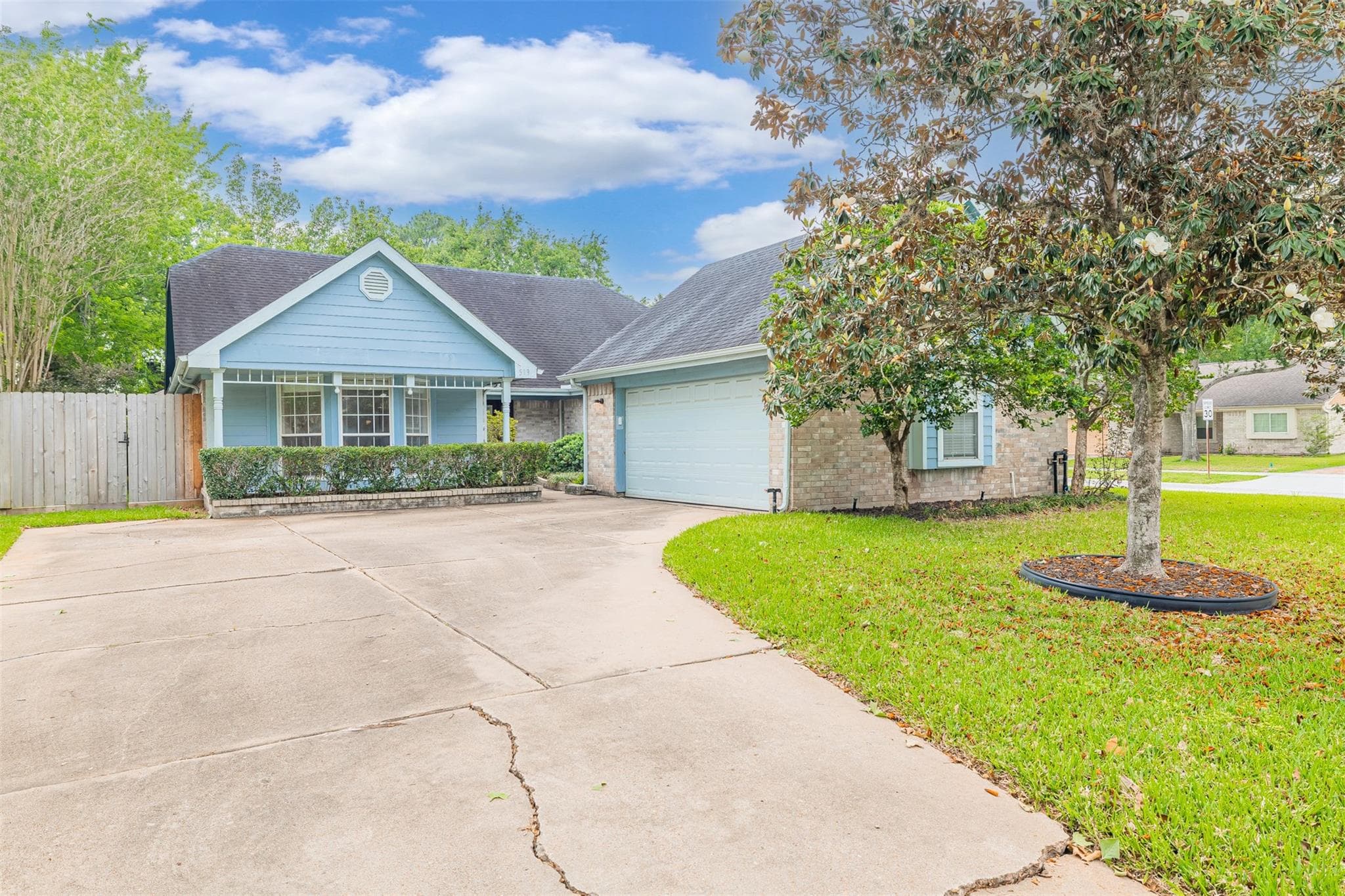 519 E Hillary Circle