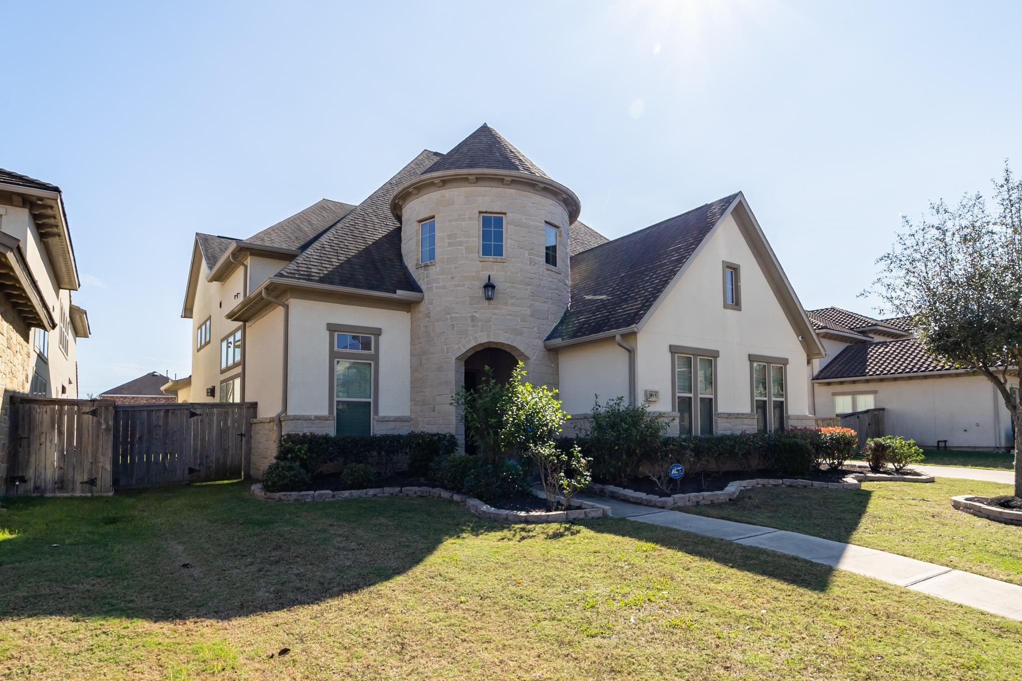 5715 Mogo Creek Lane