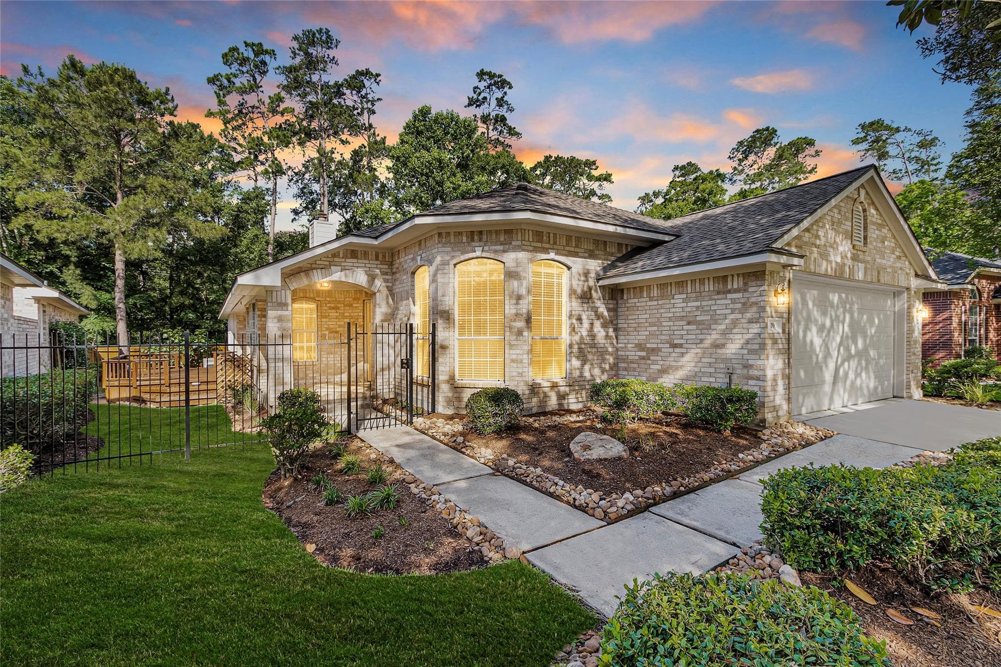 10 W Foxbriar Forest Circle