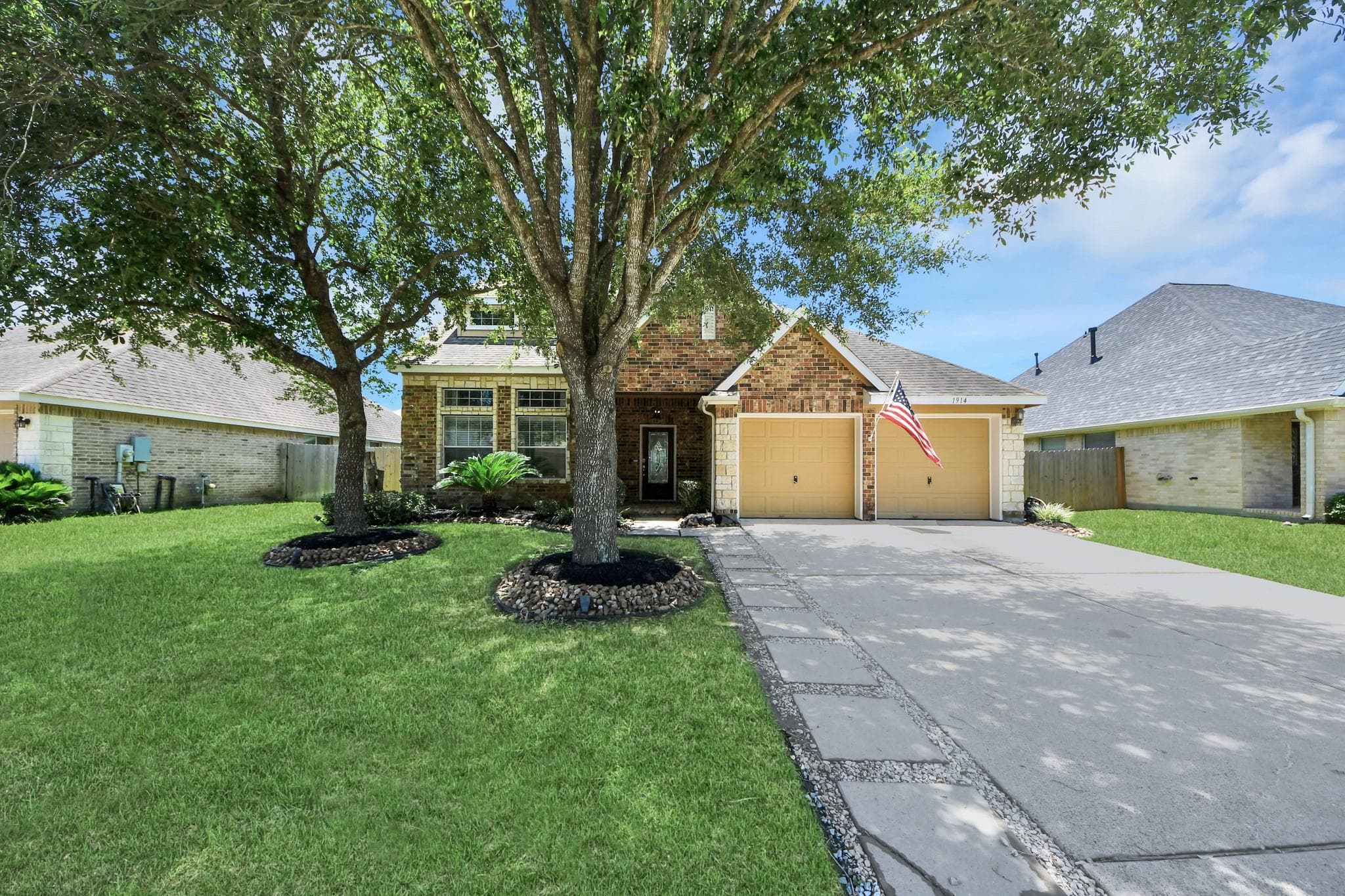 1914 Grandoak Drive