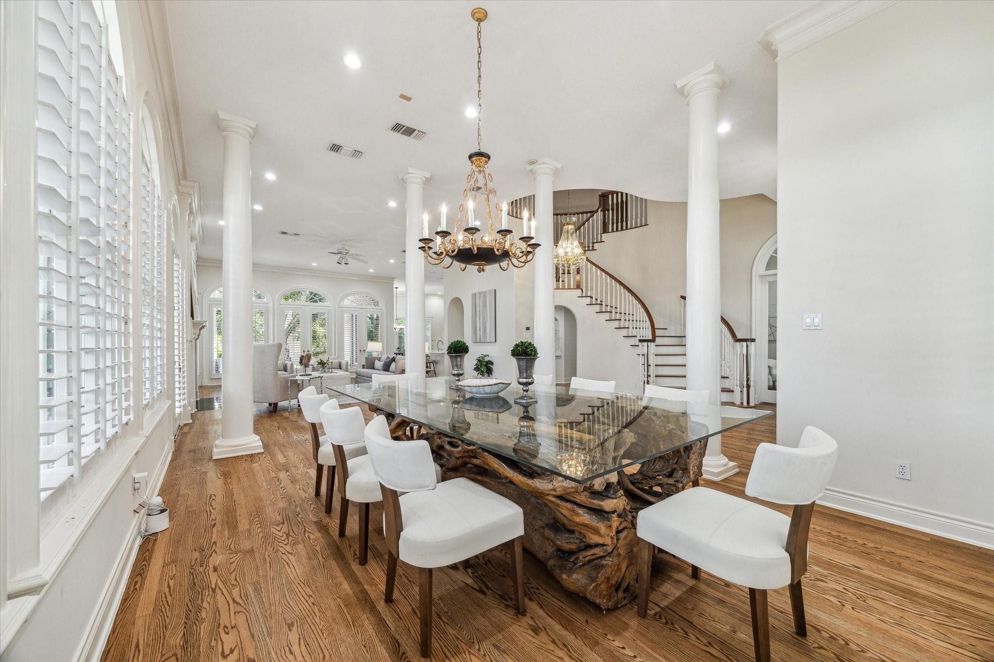 38 Scotsmoor Court