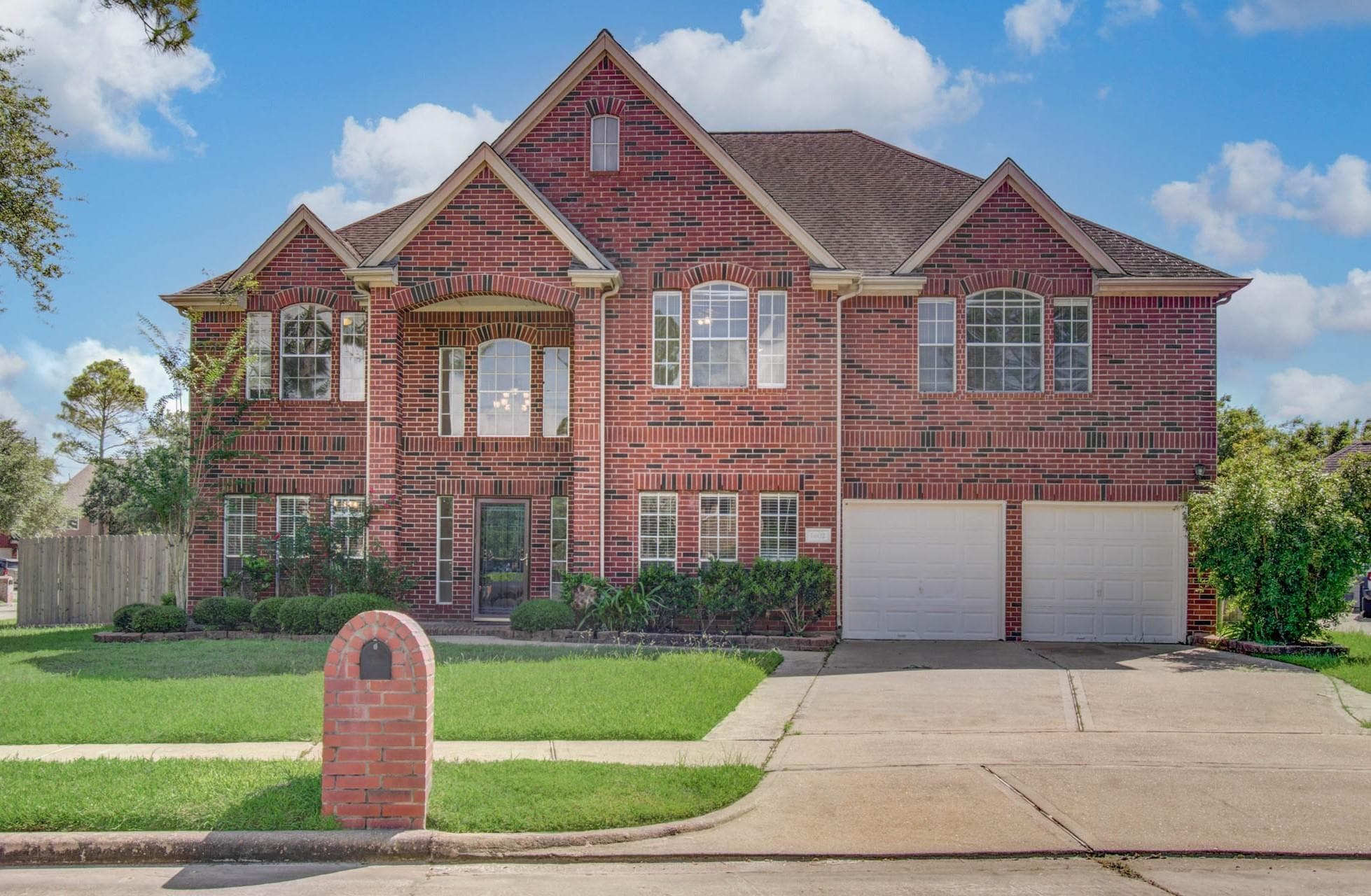 1402 Pine Knot Court
