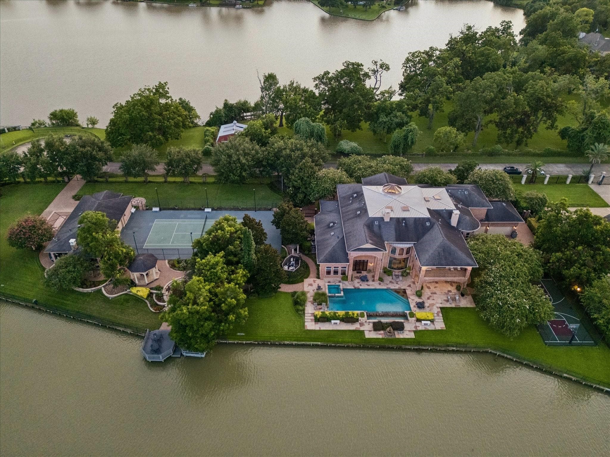 7 Paradise Point Drive