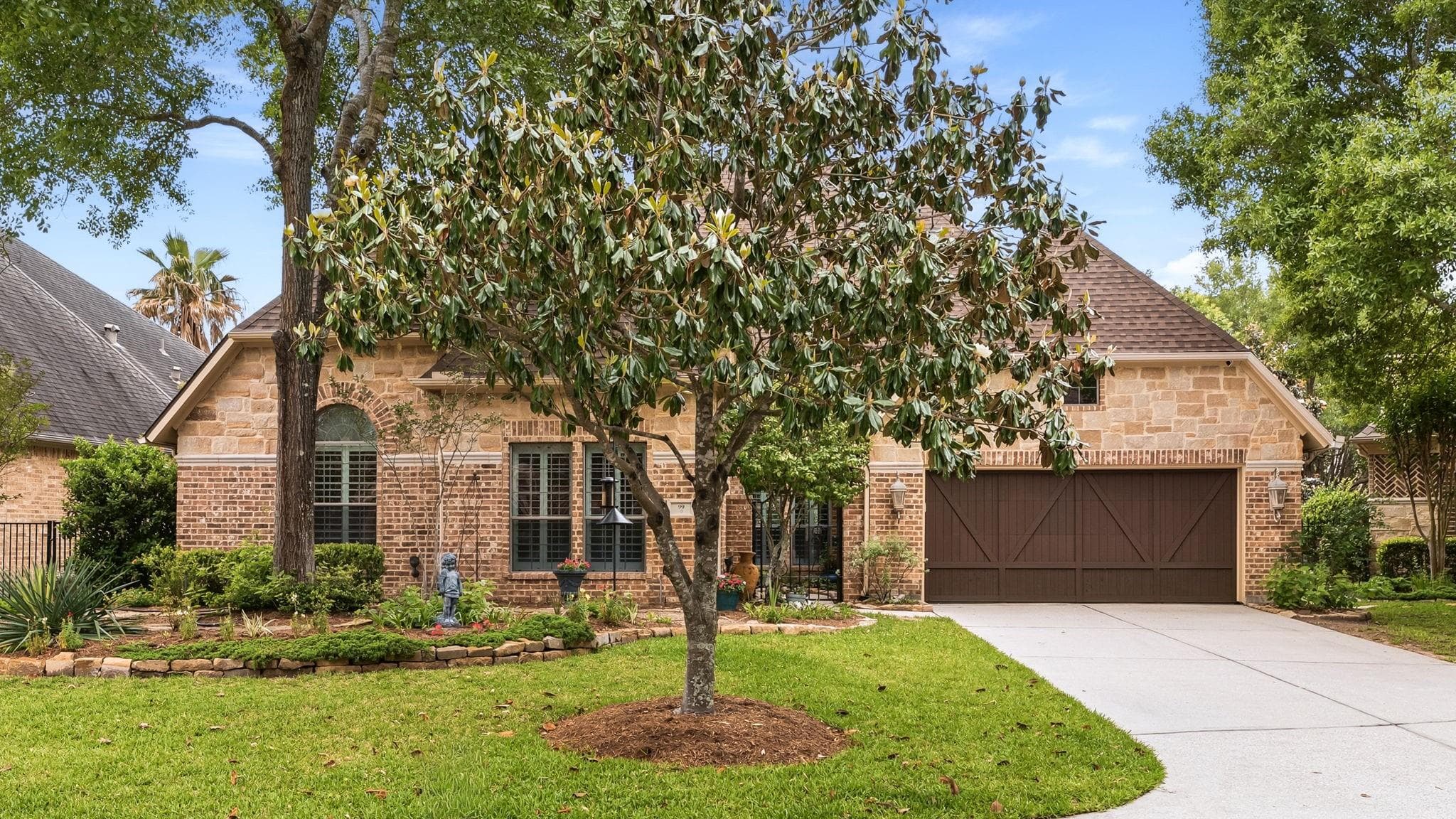 99 N Mews Wood Court