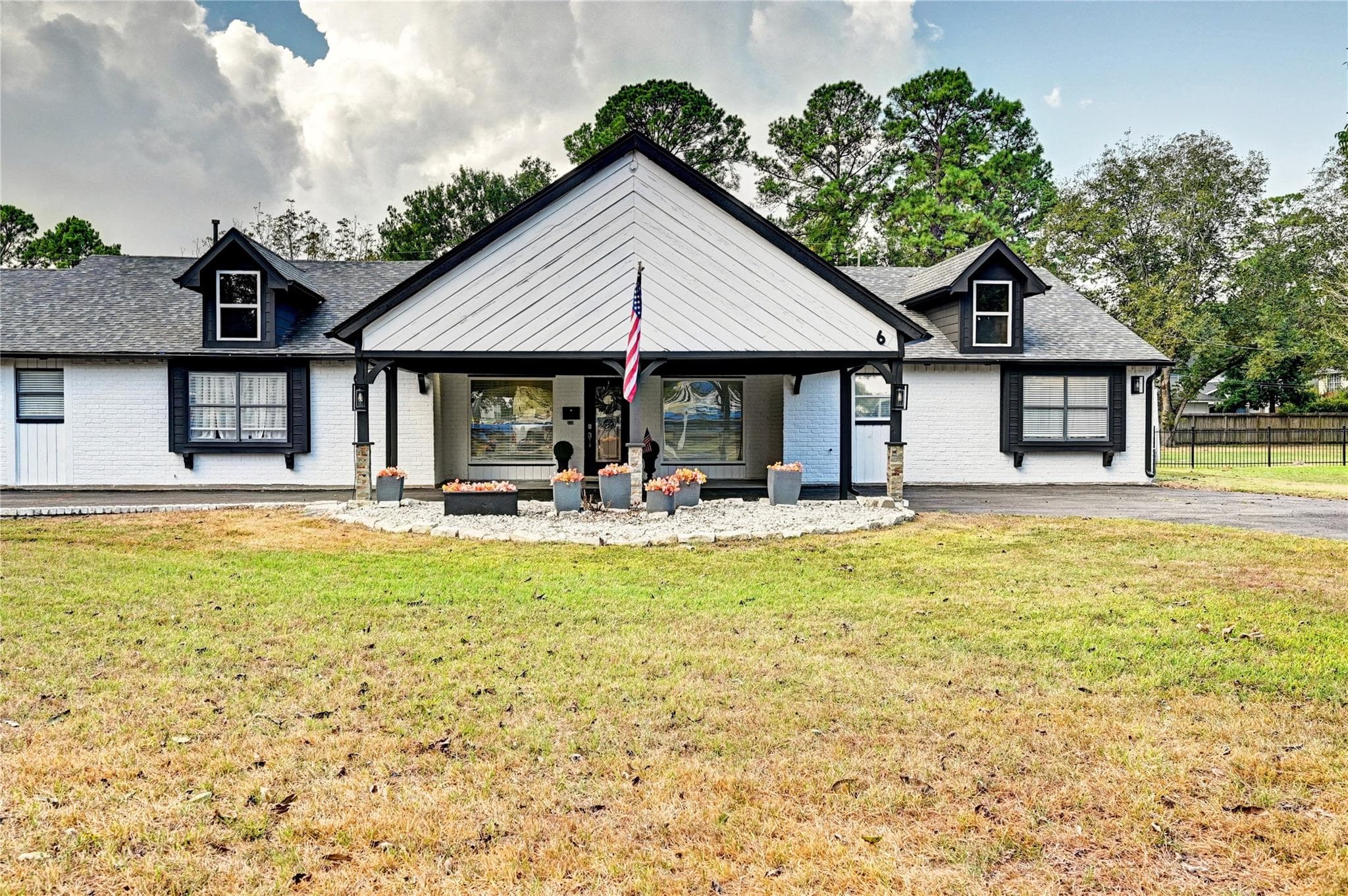 6 Oak Hollow Circle