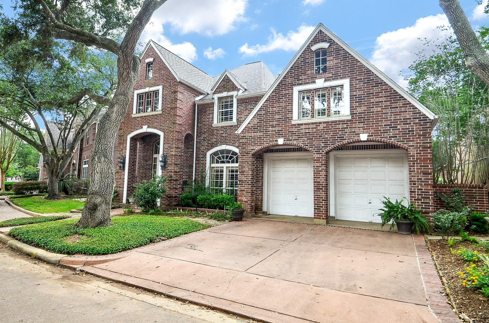 19 Ambleside Crescent Drive