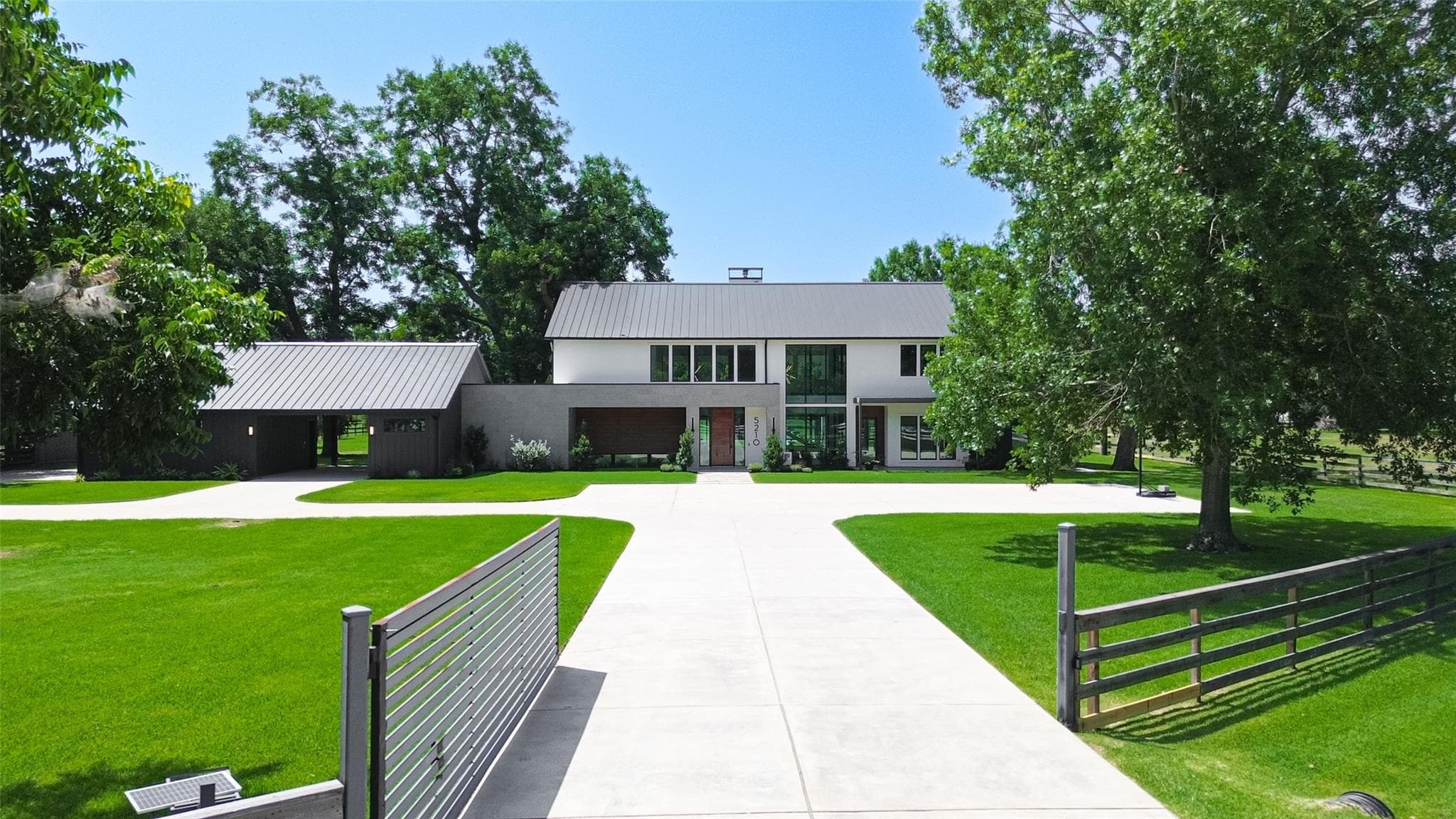 5210 Manor Drive