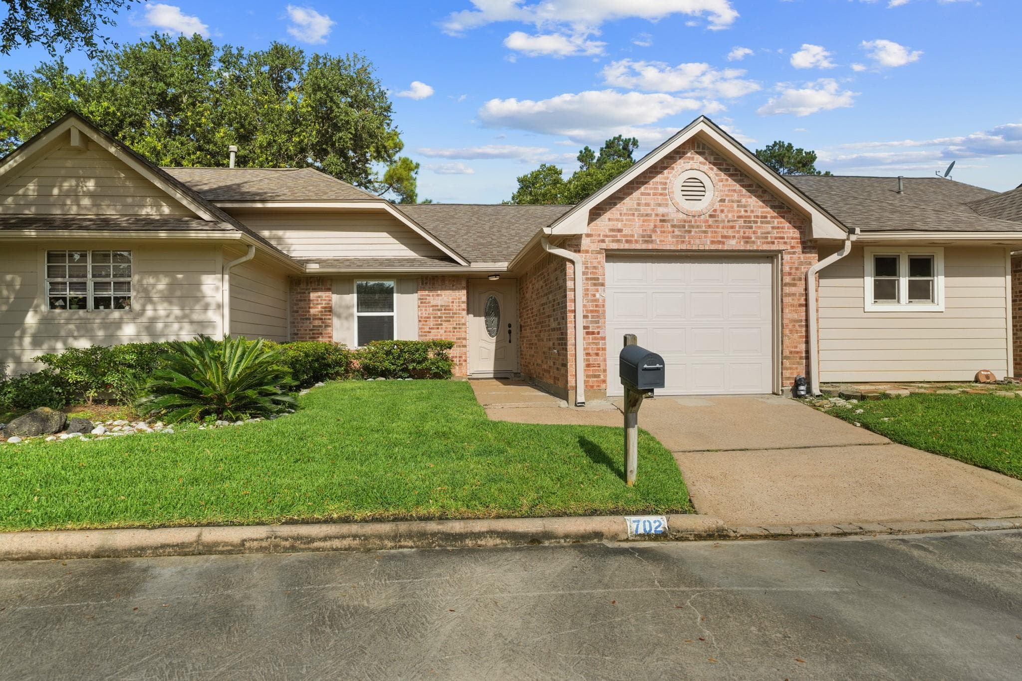 702 W Country Grove Circle