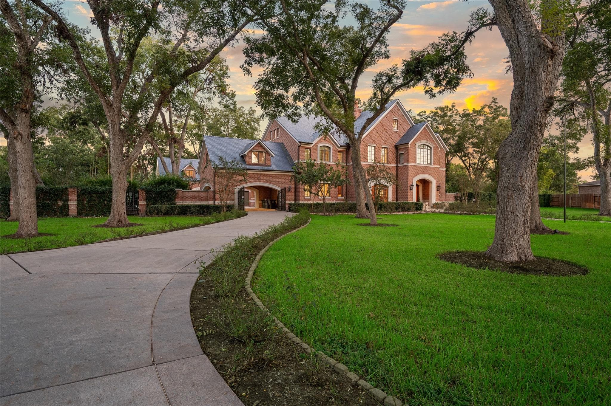 1802 Forest Gate Circle