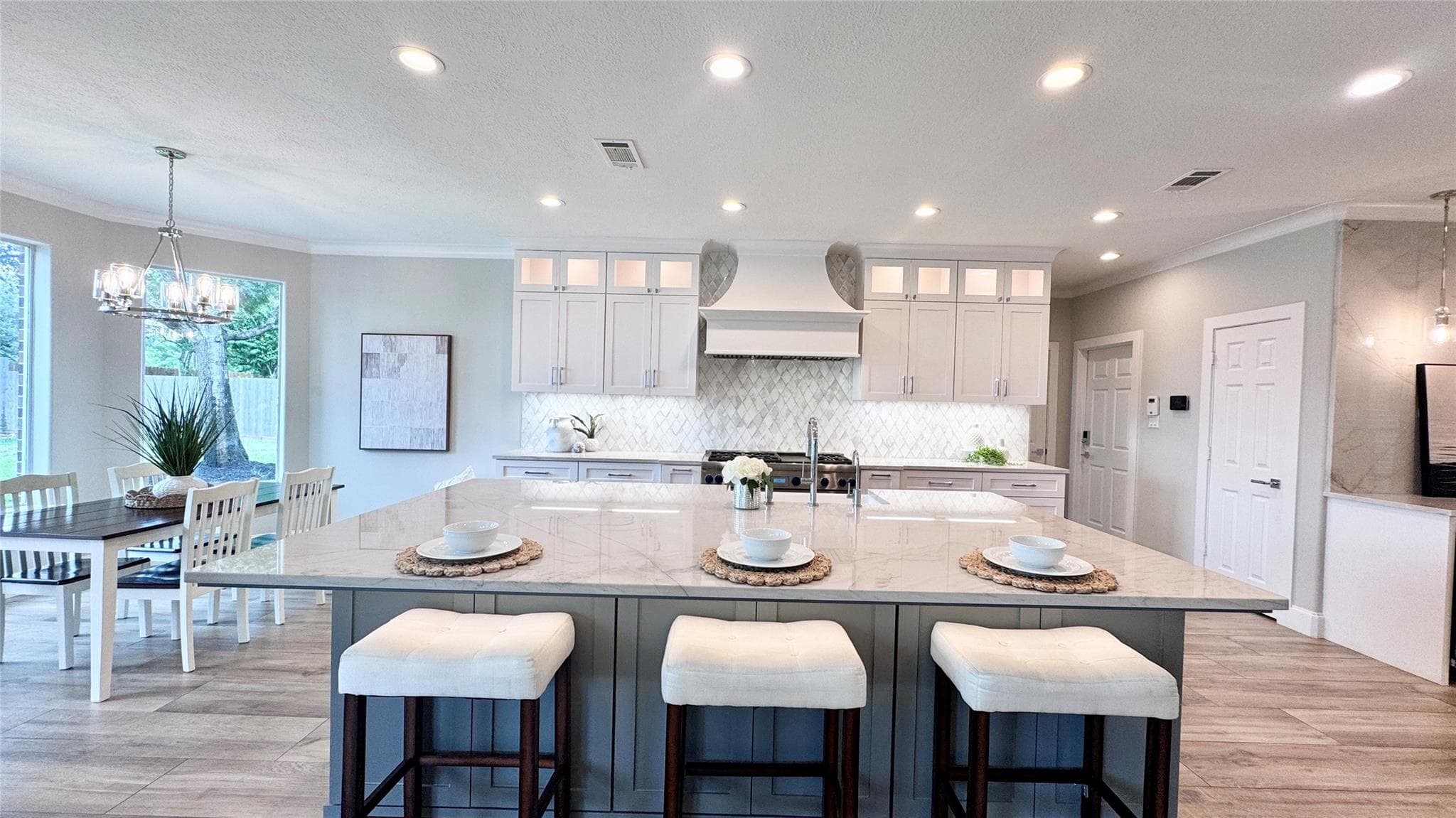 15206 Hilltop View Drive