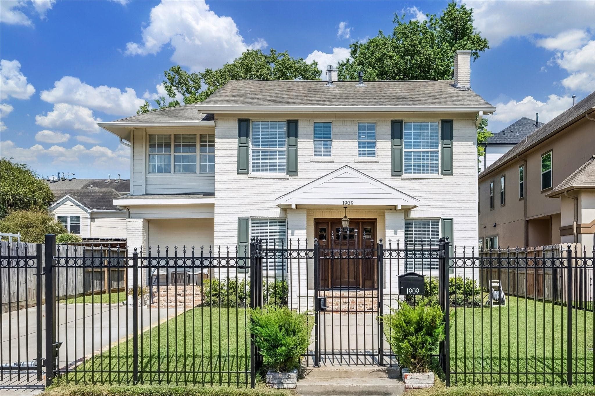 1909 Rosewood Street