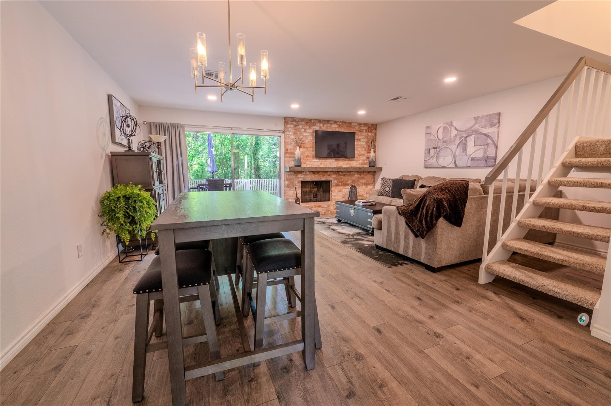 2306 W Settlers Way