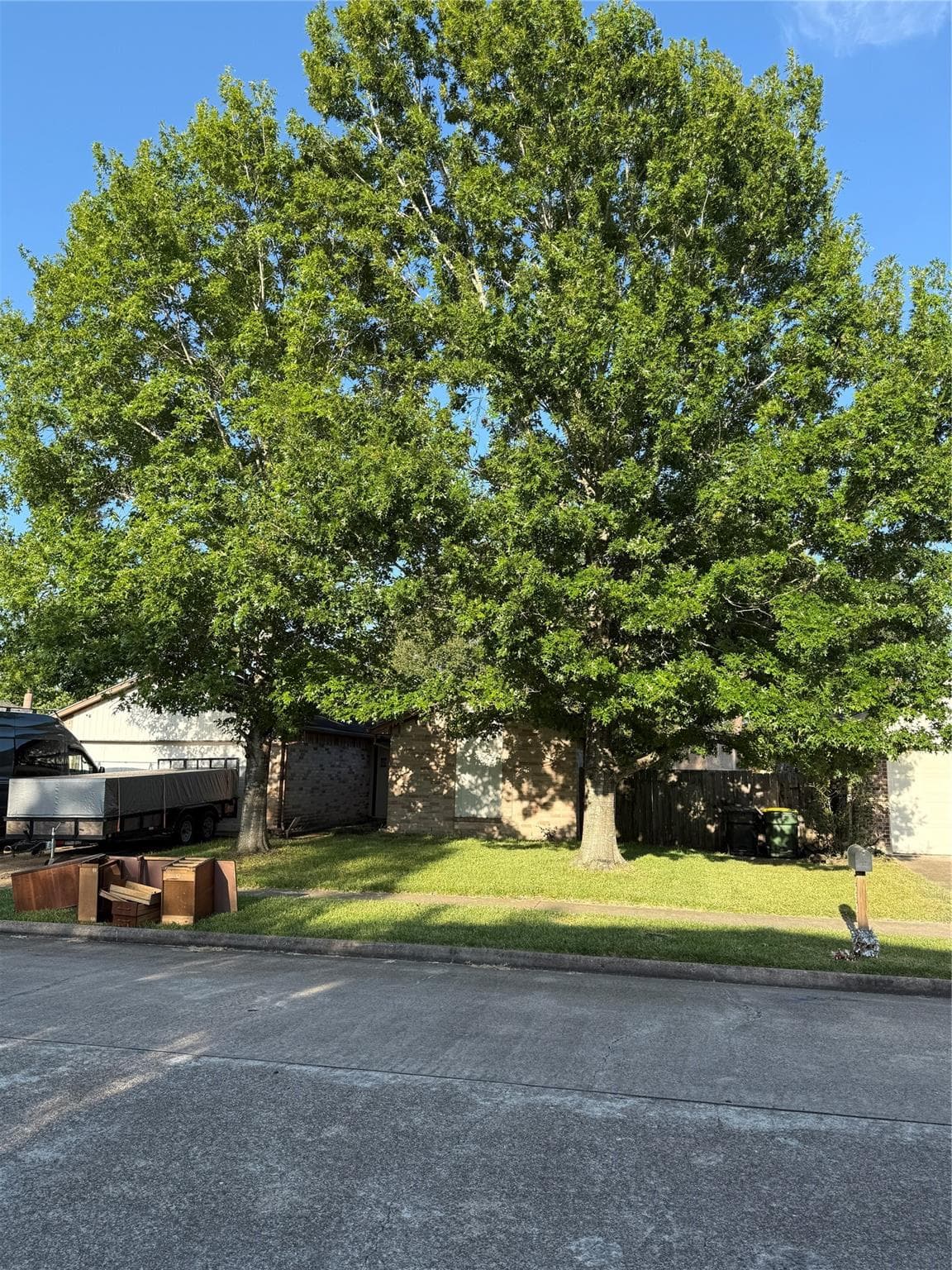 1127 W Brompton Drive