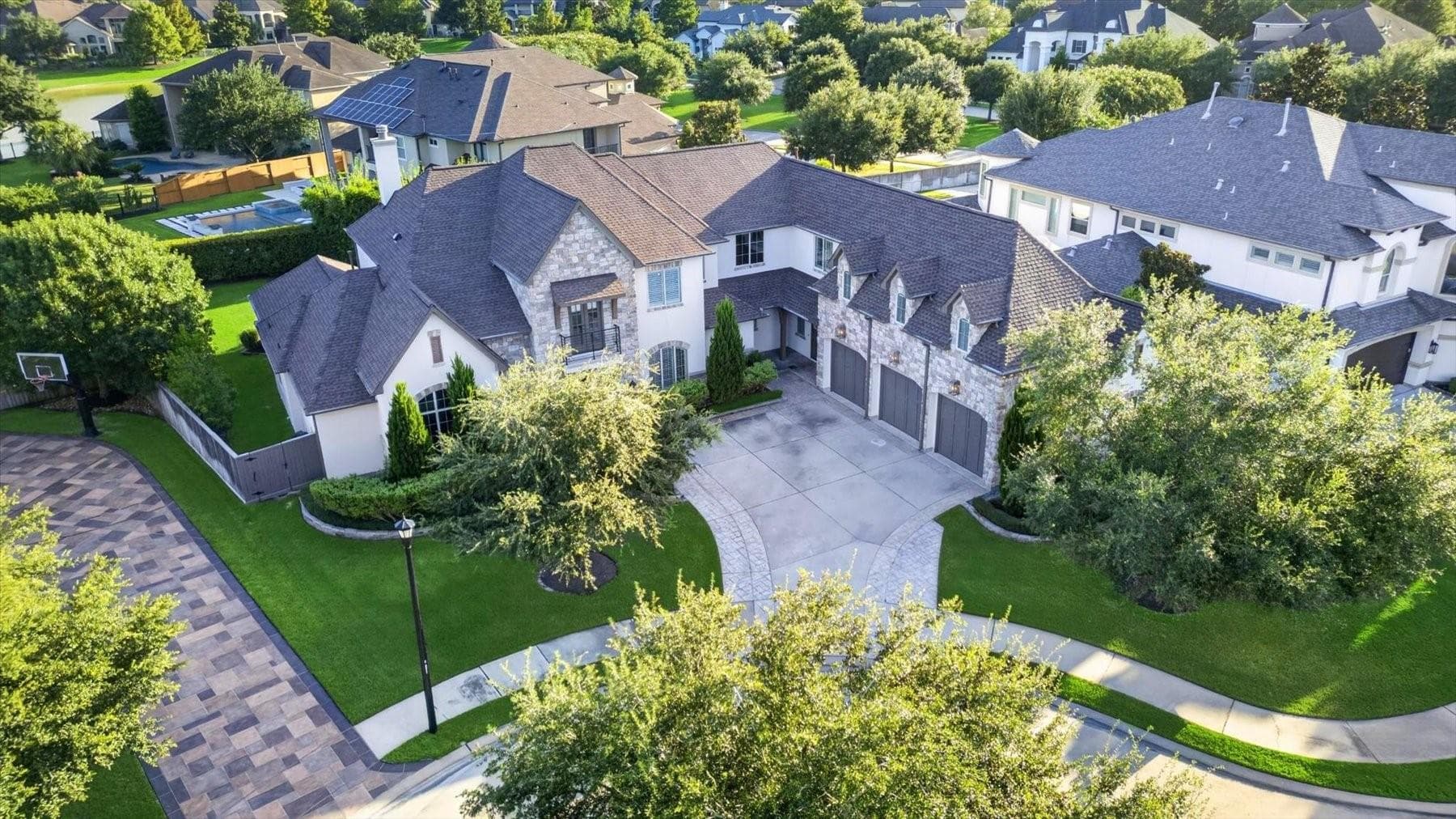 27707 Stonehurst Lane