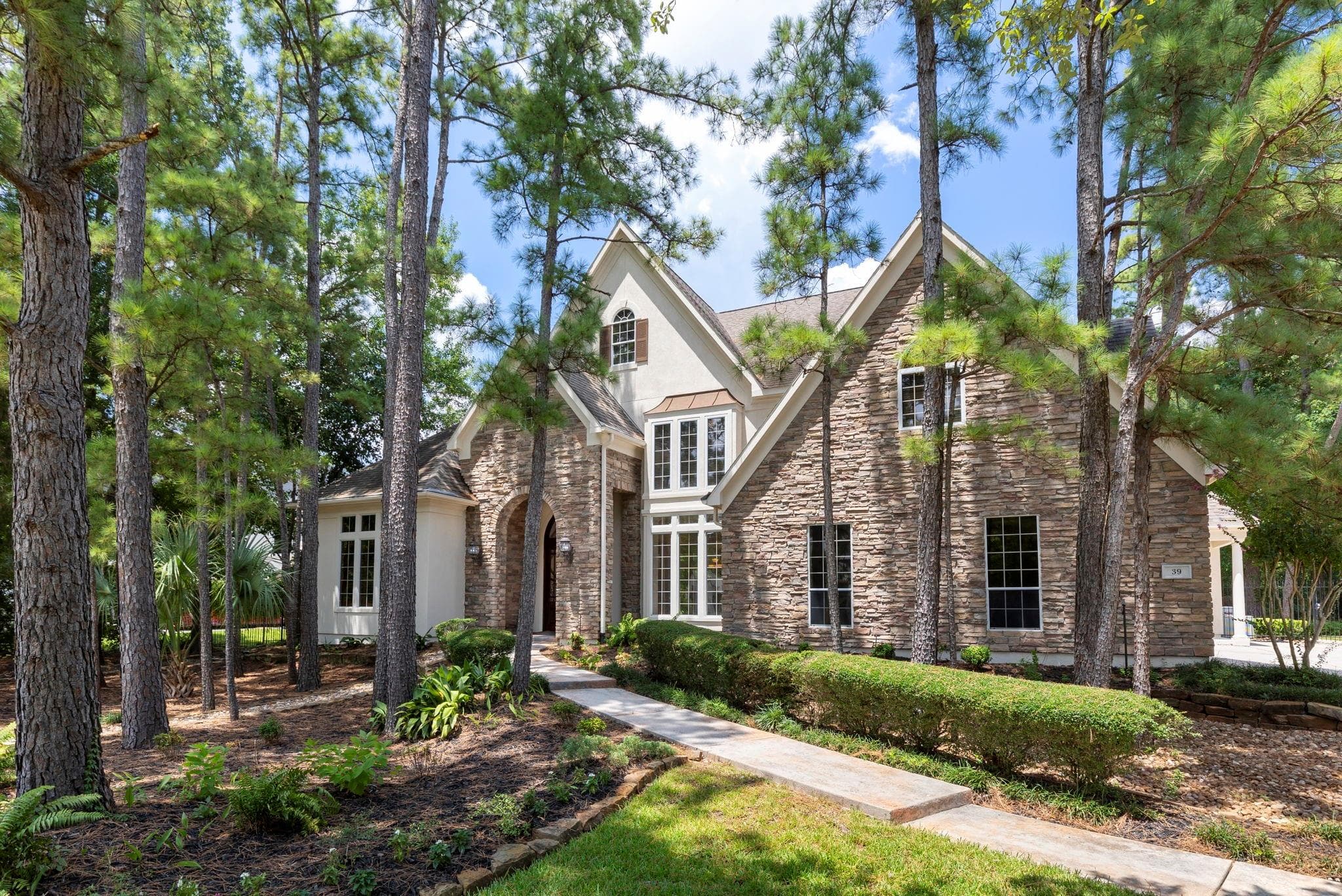 39 W Bracebridge Circle