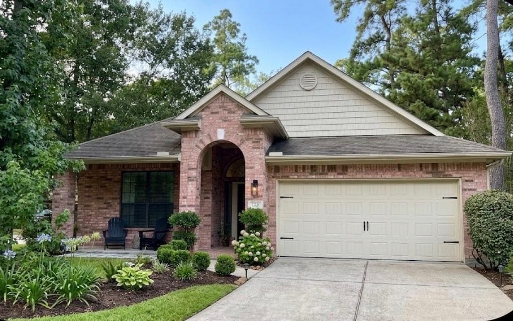 18 E Russet Grove Circle