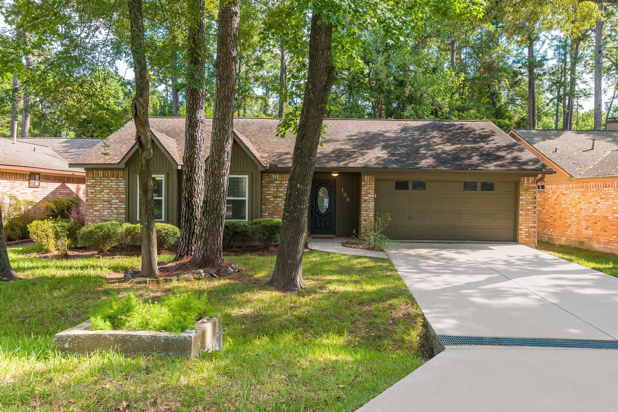 106 N Woodstock Circle Drive