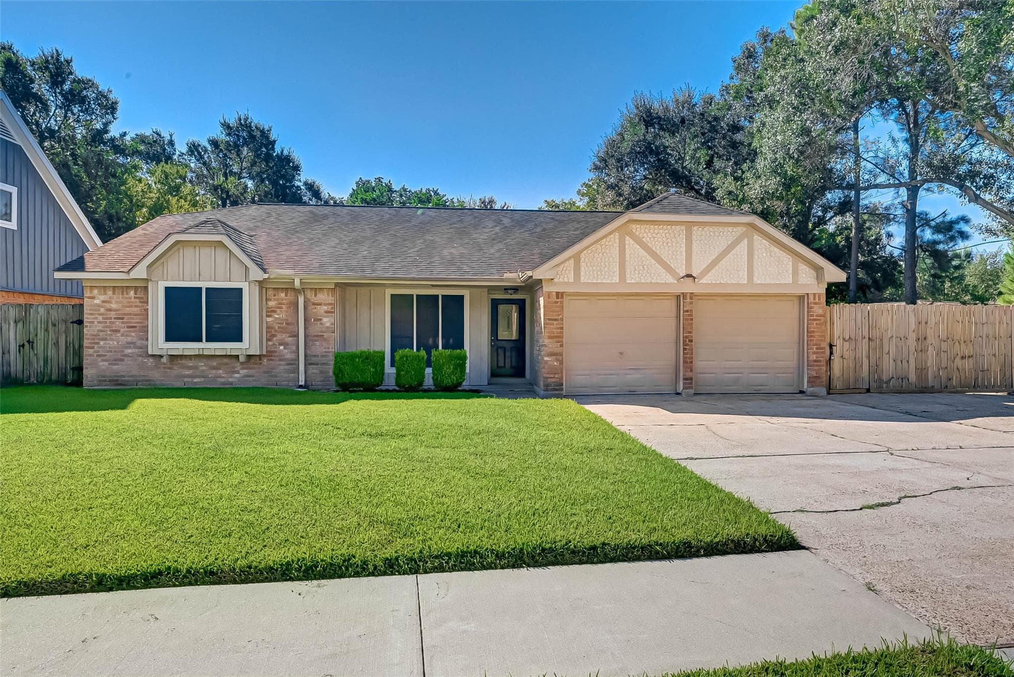 1406 Pinecroft Drive