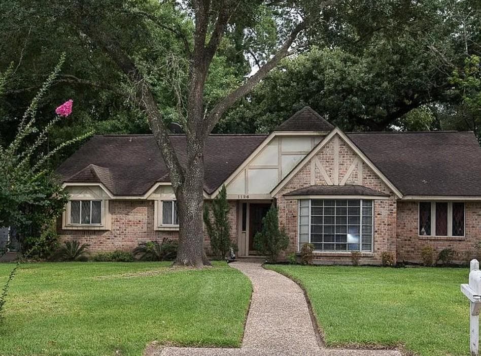 1126 Woodfield Lane