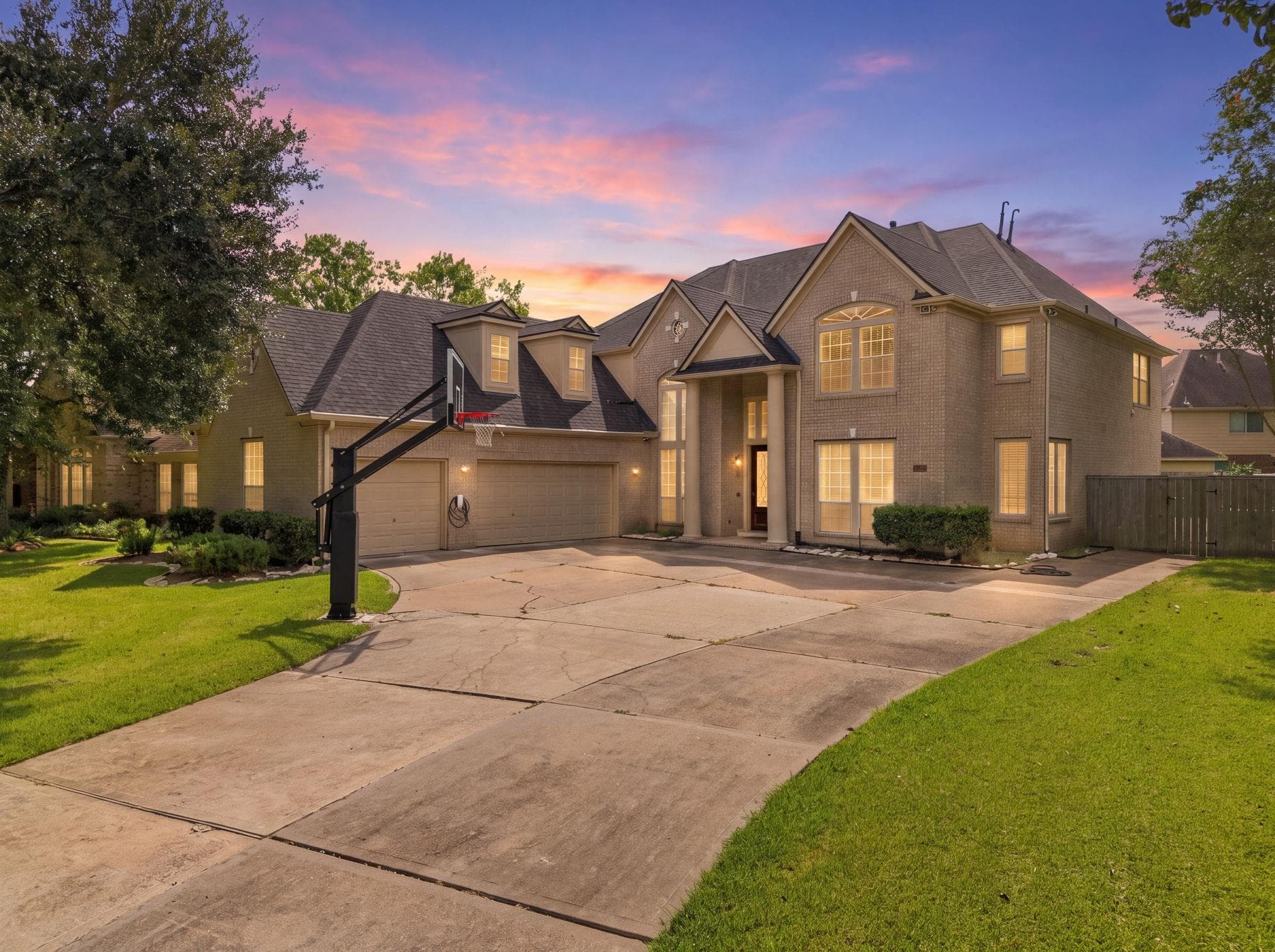 7610 Northwoods Drive