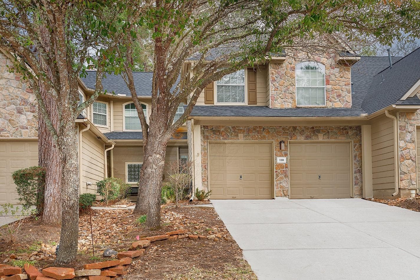 110 N Valley Oaks Circle