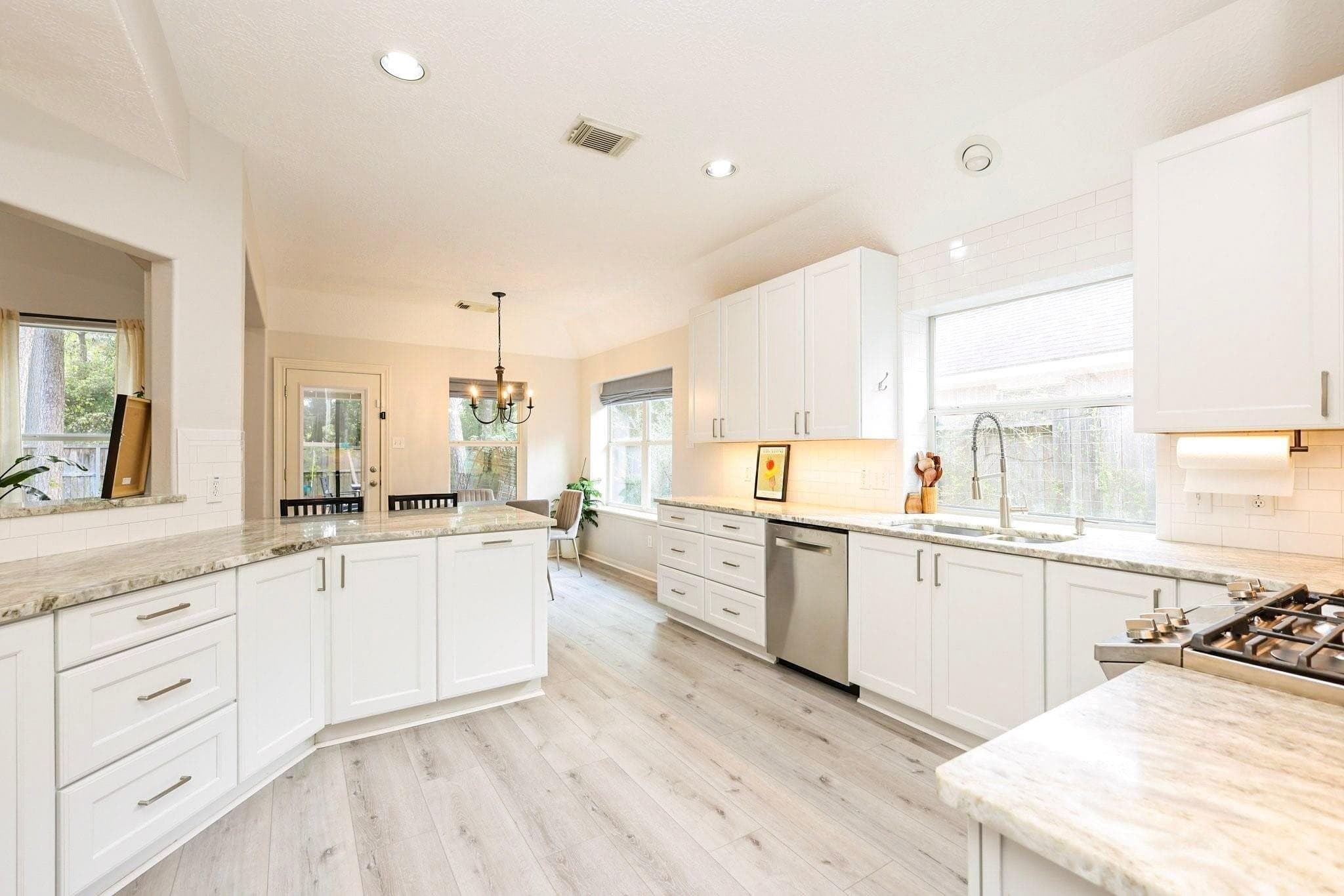 34 S Hawthorne Hollow Circle