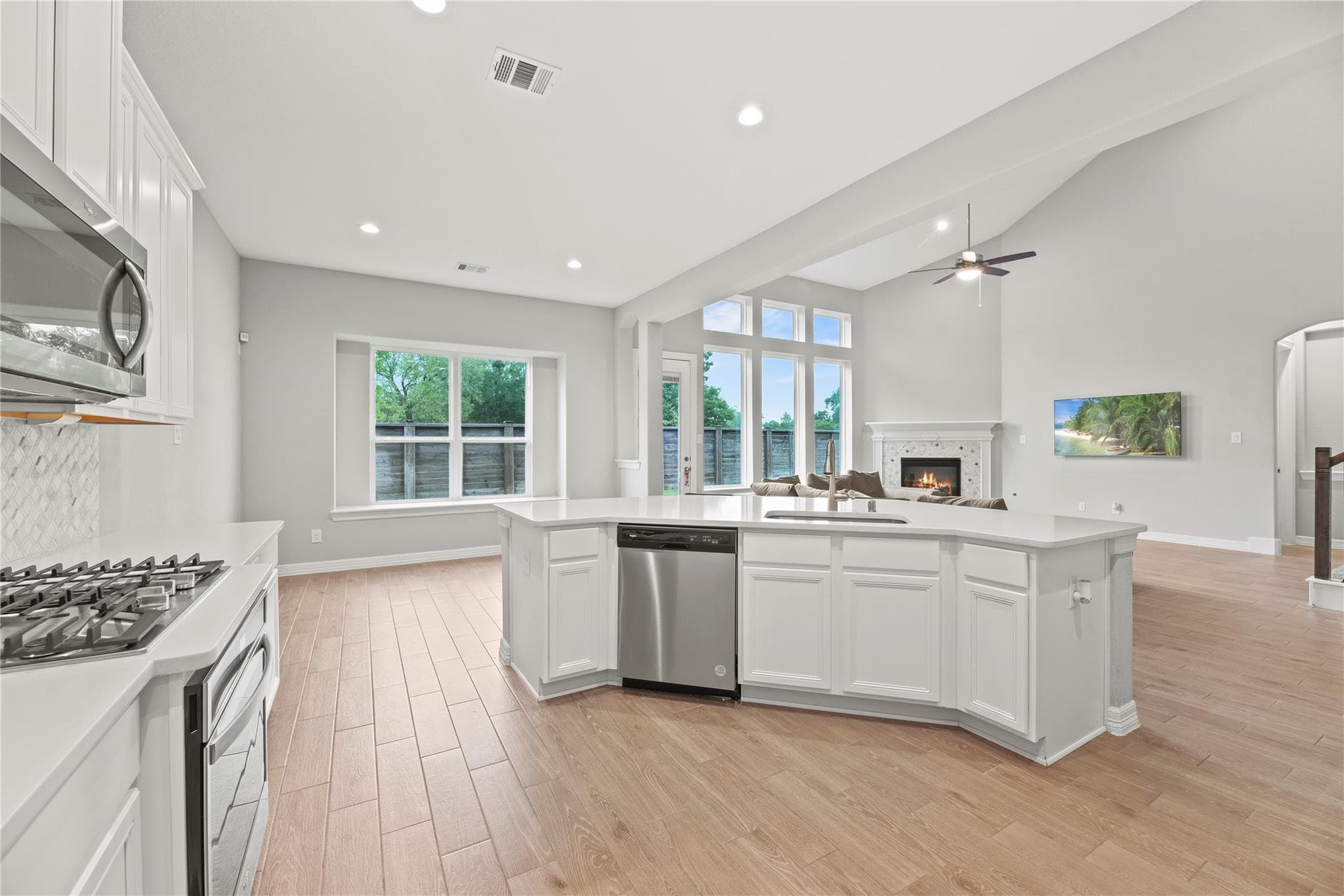 2411 Jitterbug Lane