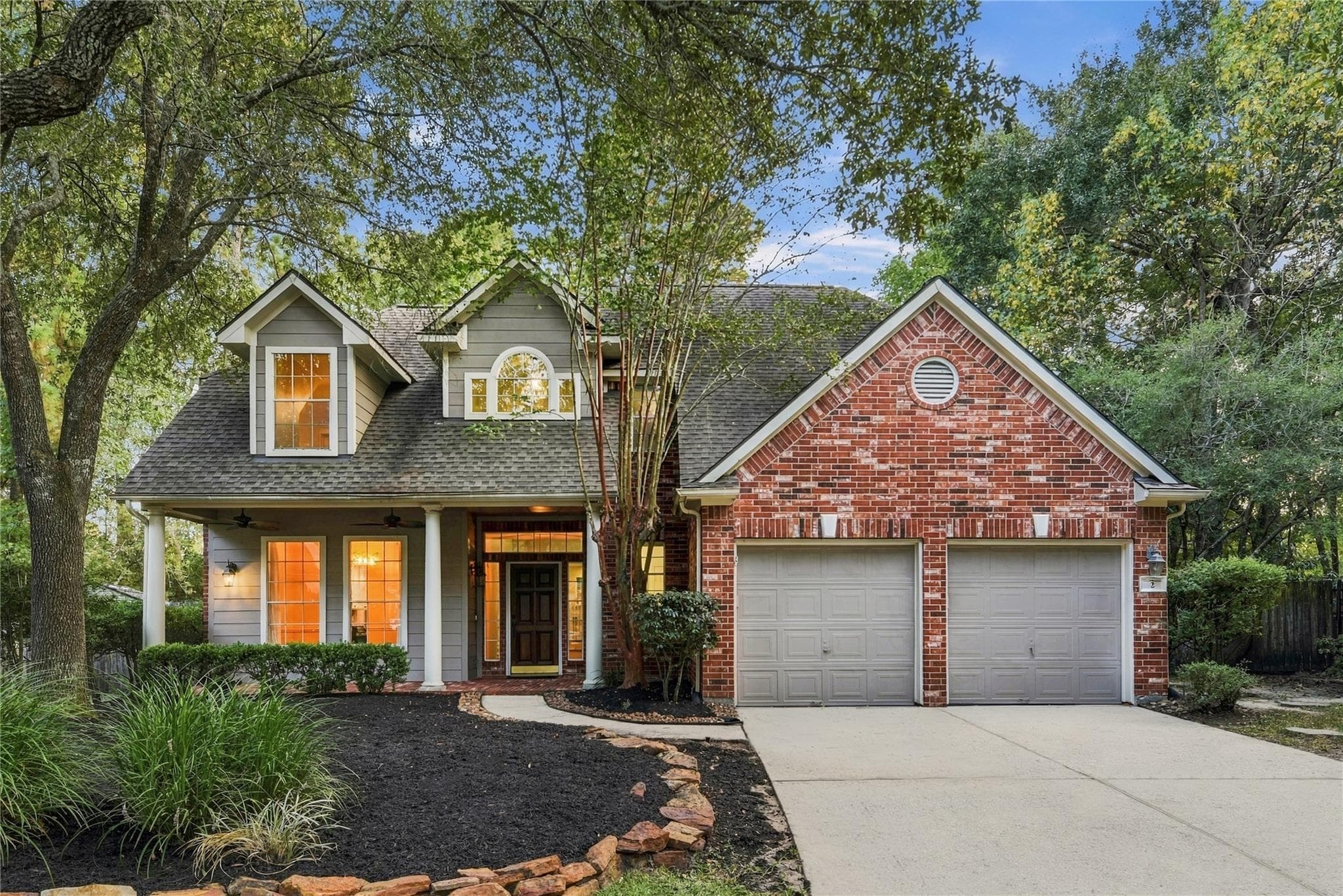 2 Hobbit Glen Drive