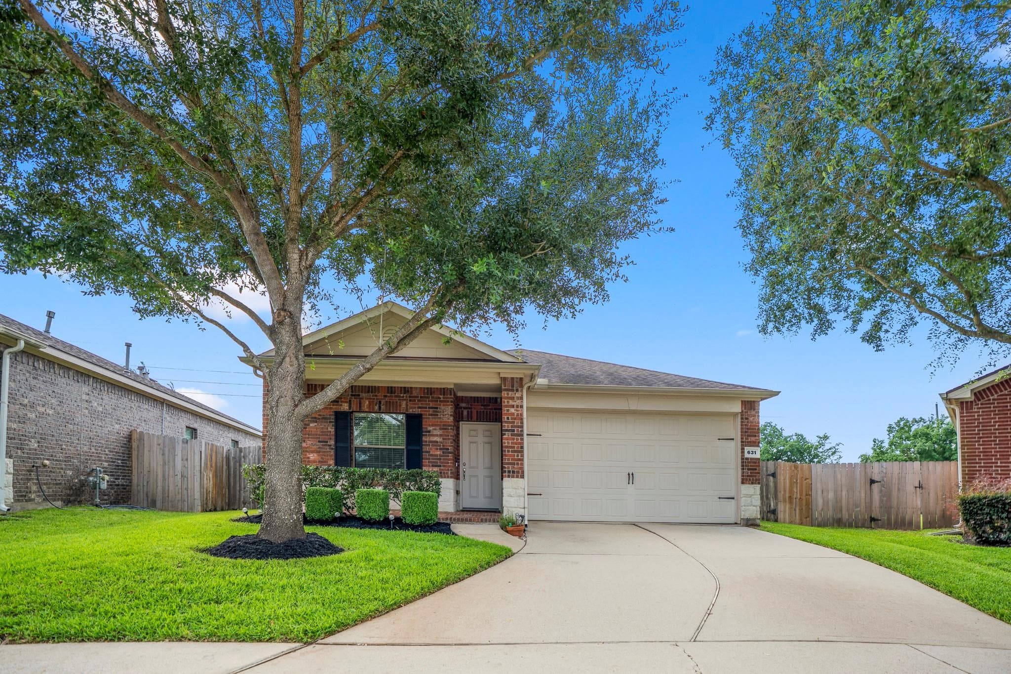 631 E Newport Bend