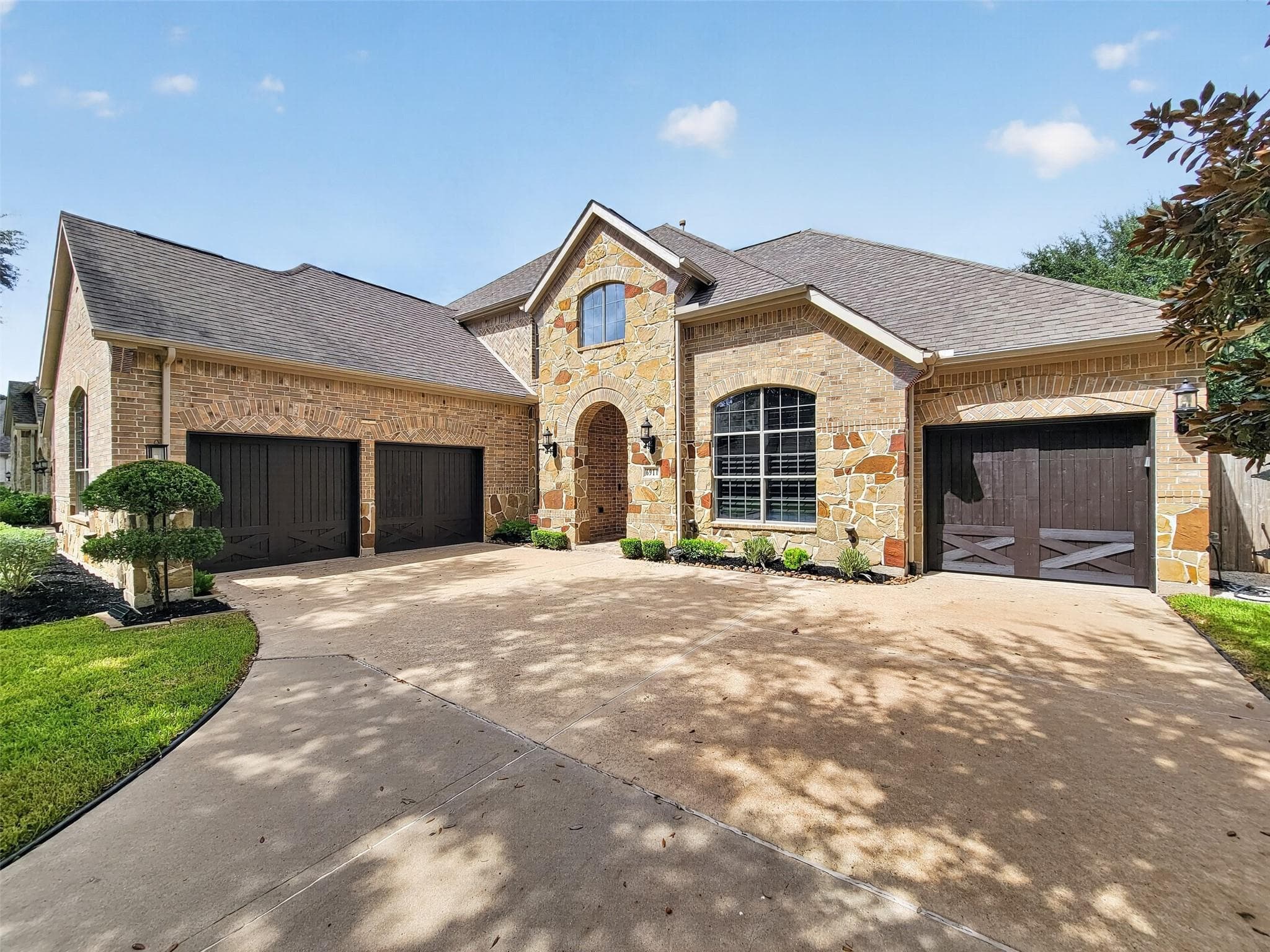 6911 Gossamer Lane