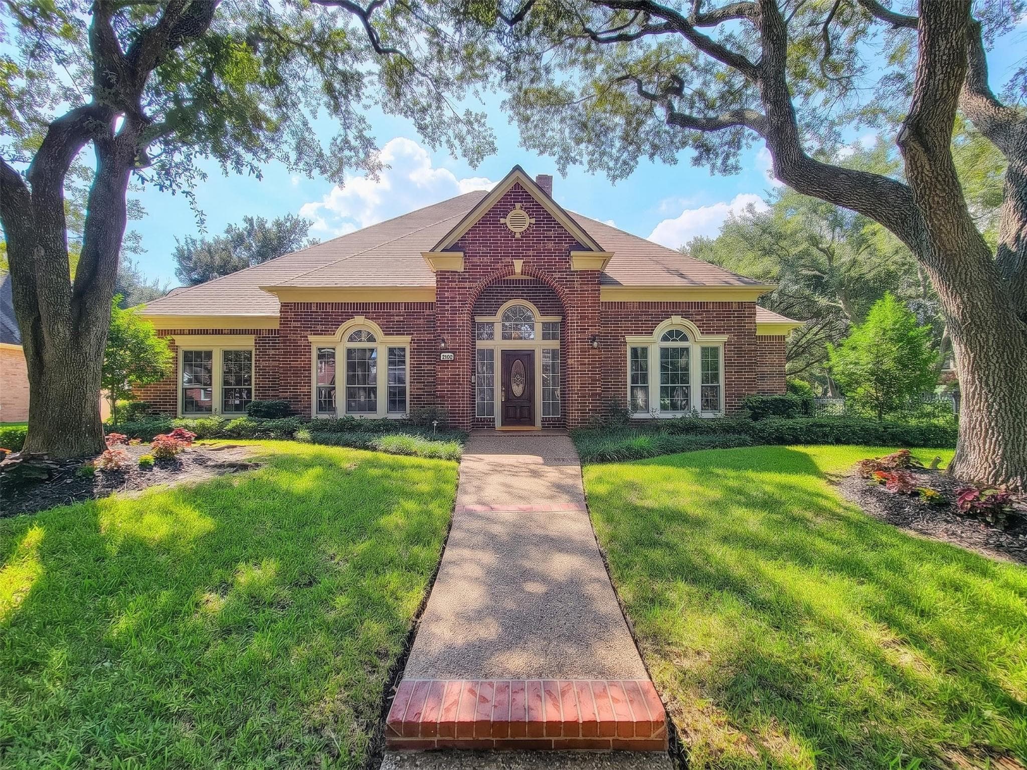 2702 Briar Knoll Court