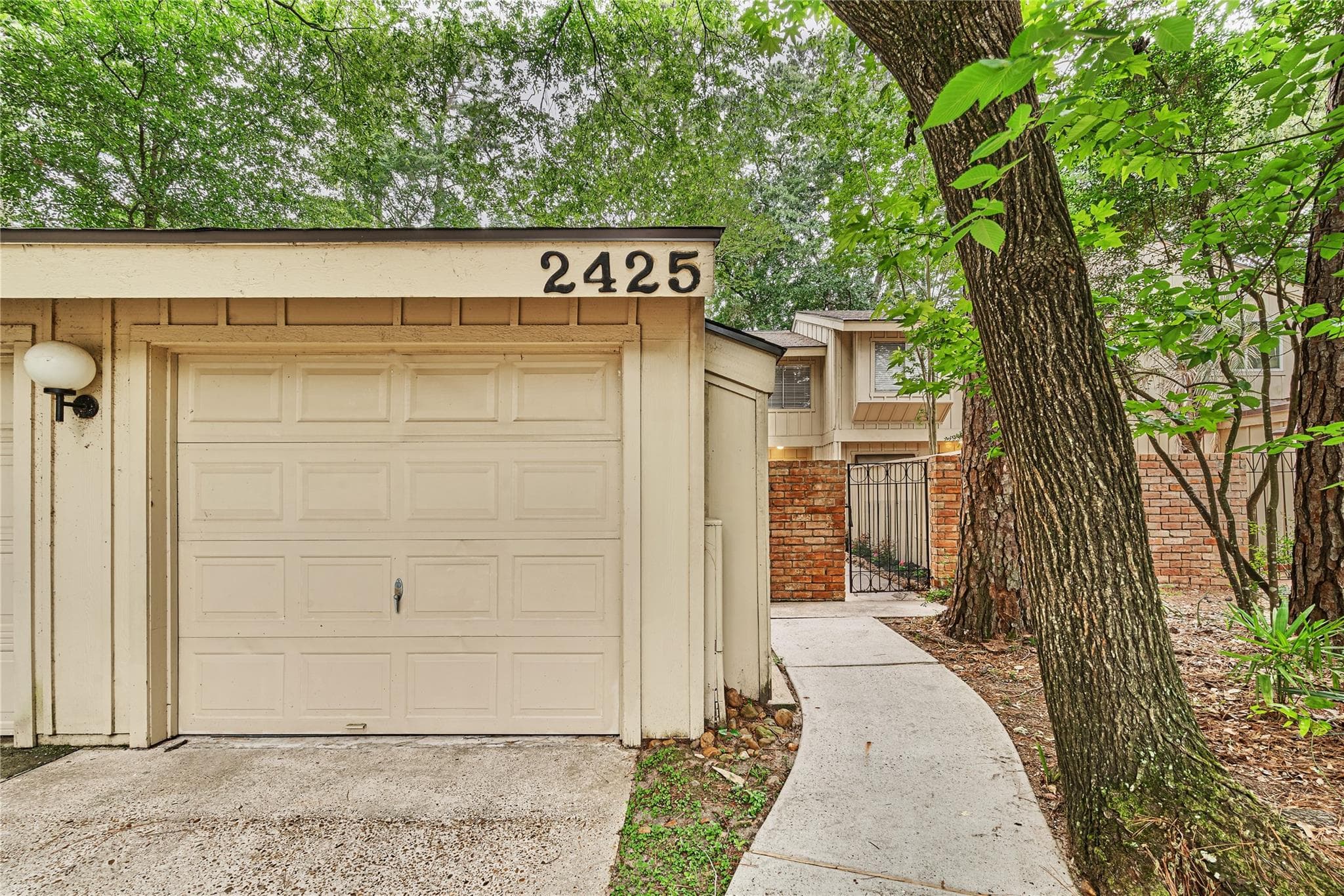 2425 W Settlers Way