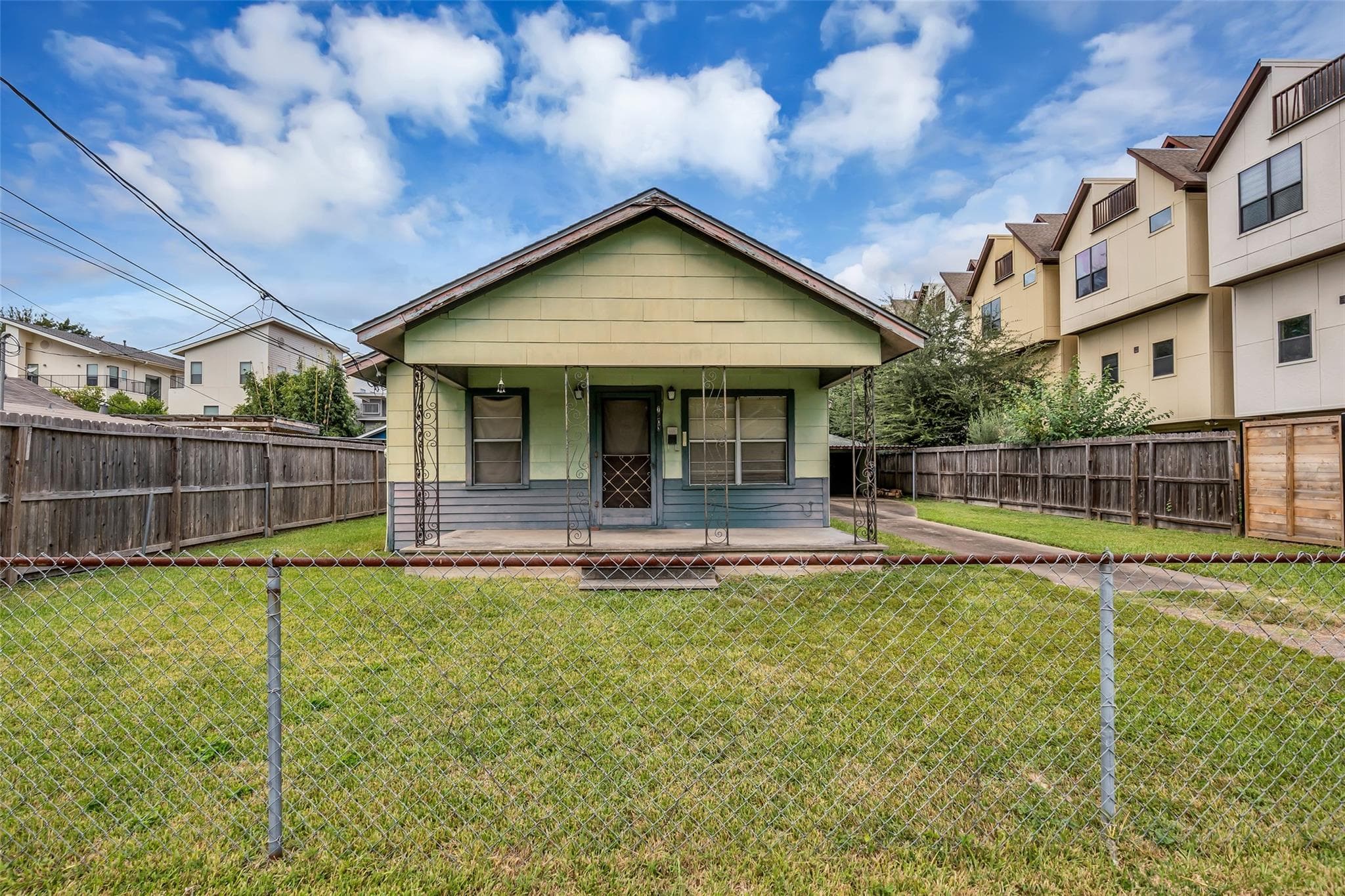 1503 W 25th Street
