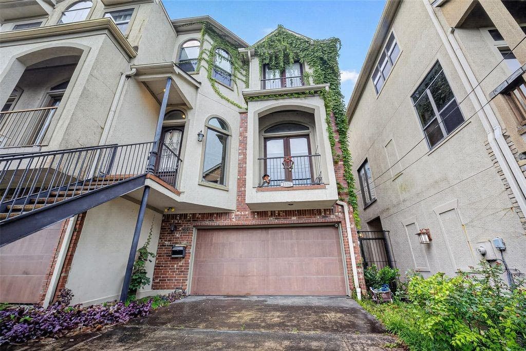 2334 Camden Drive