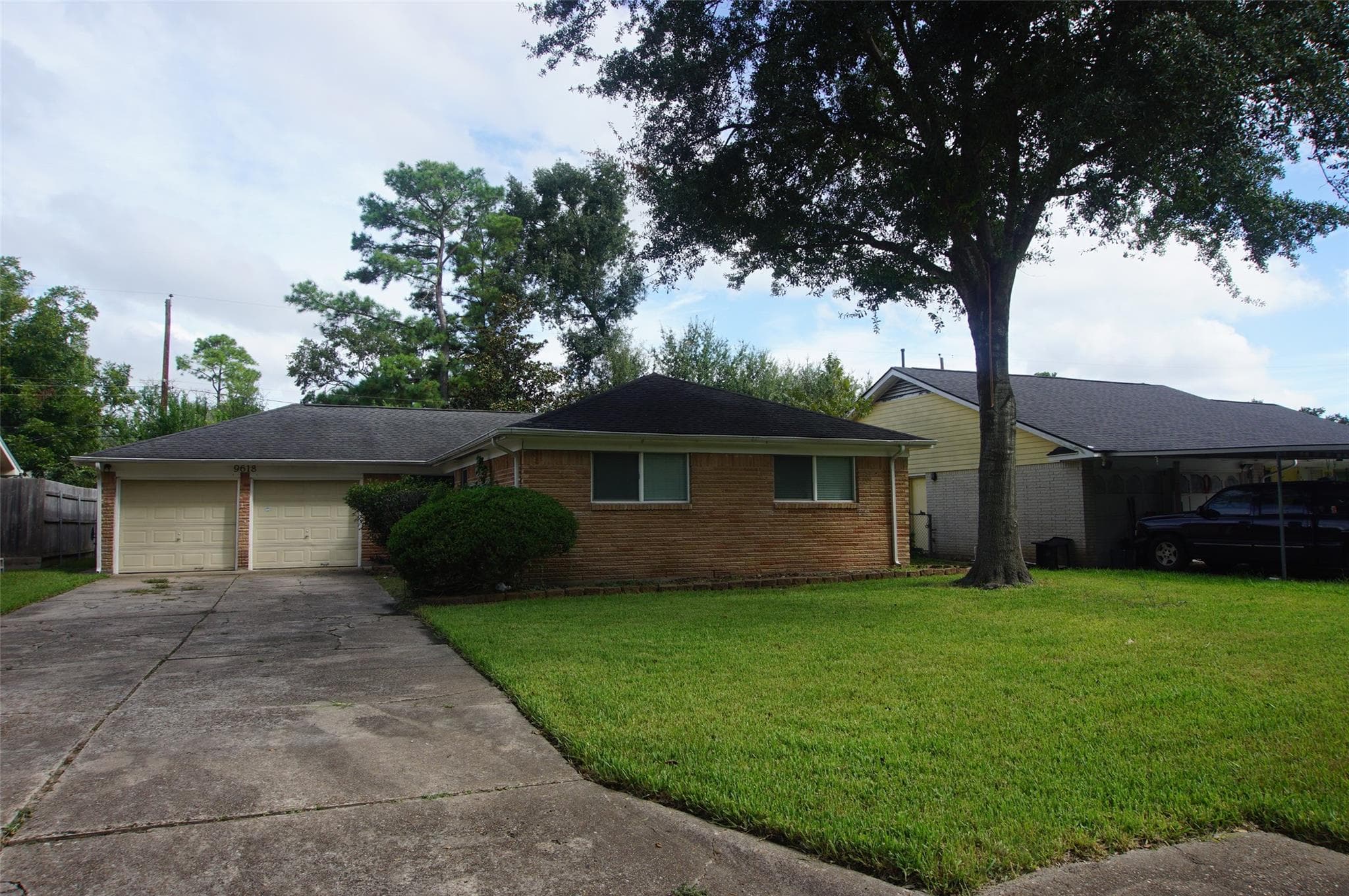 9618 Vogue Lane