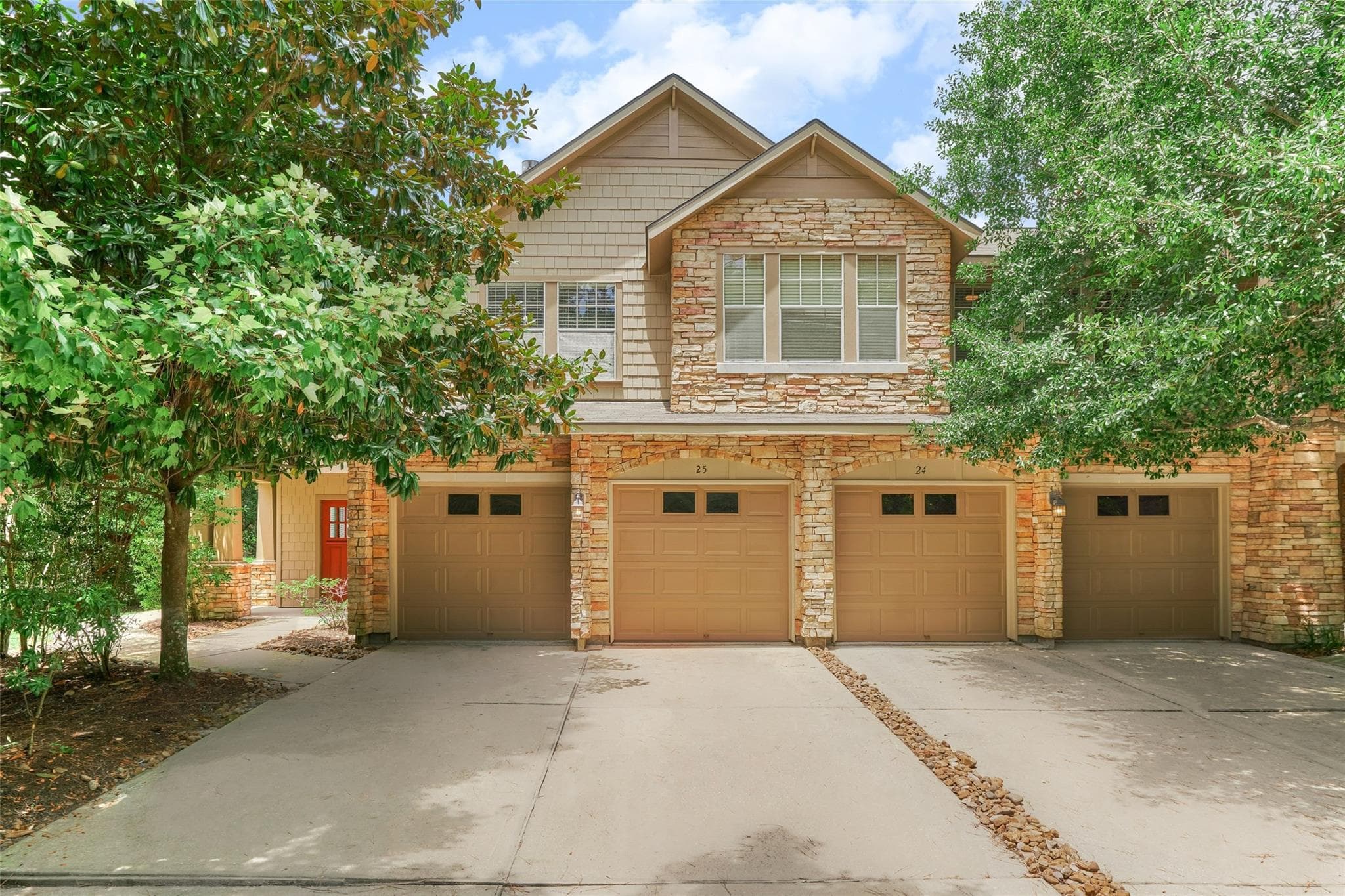 25 Scarlet Woods Court