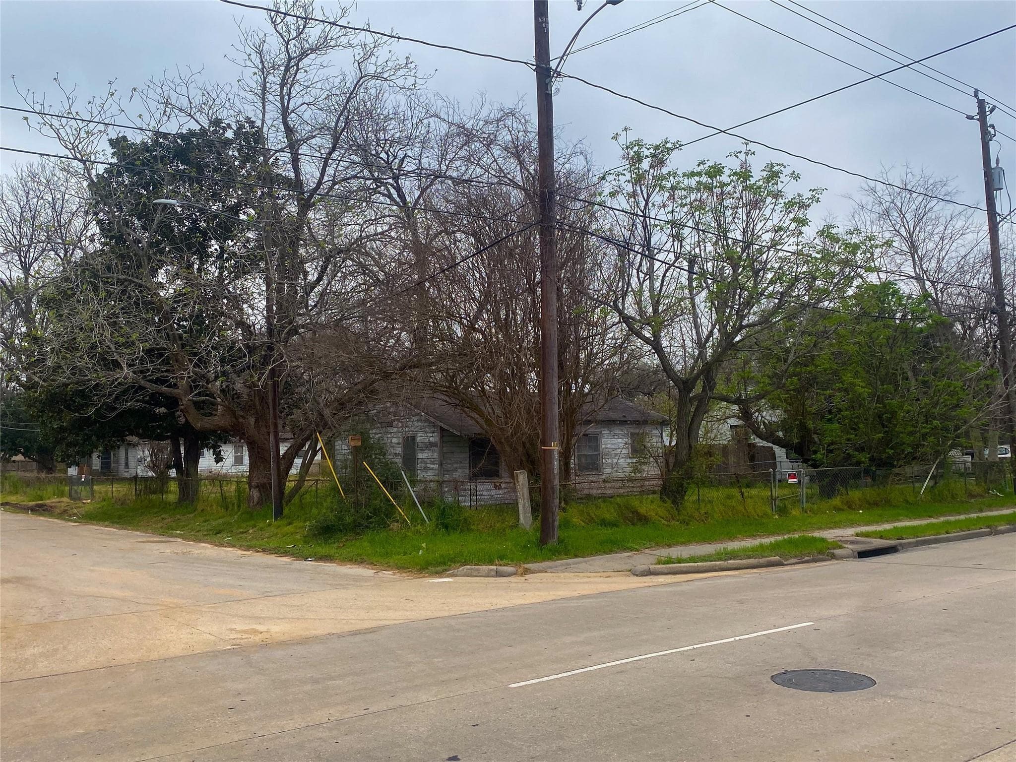 2113 S Victory Drive