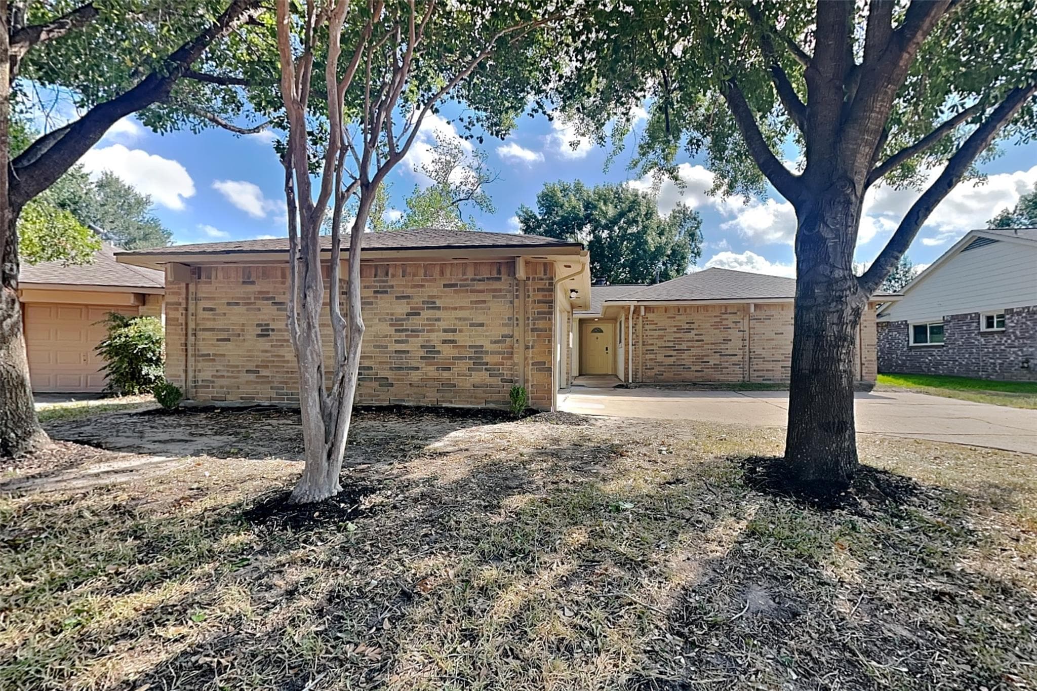 1918 E Navaho Trail
