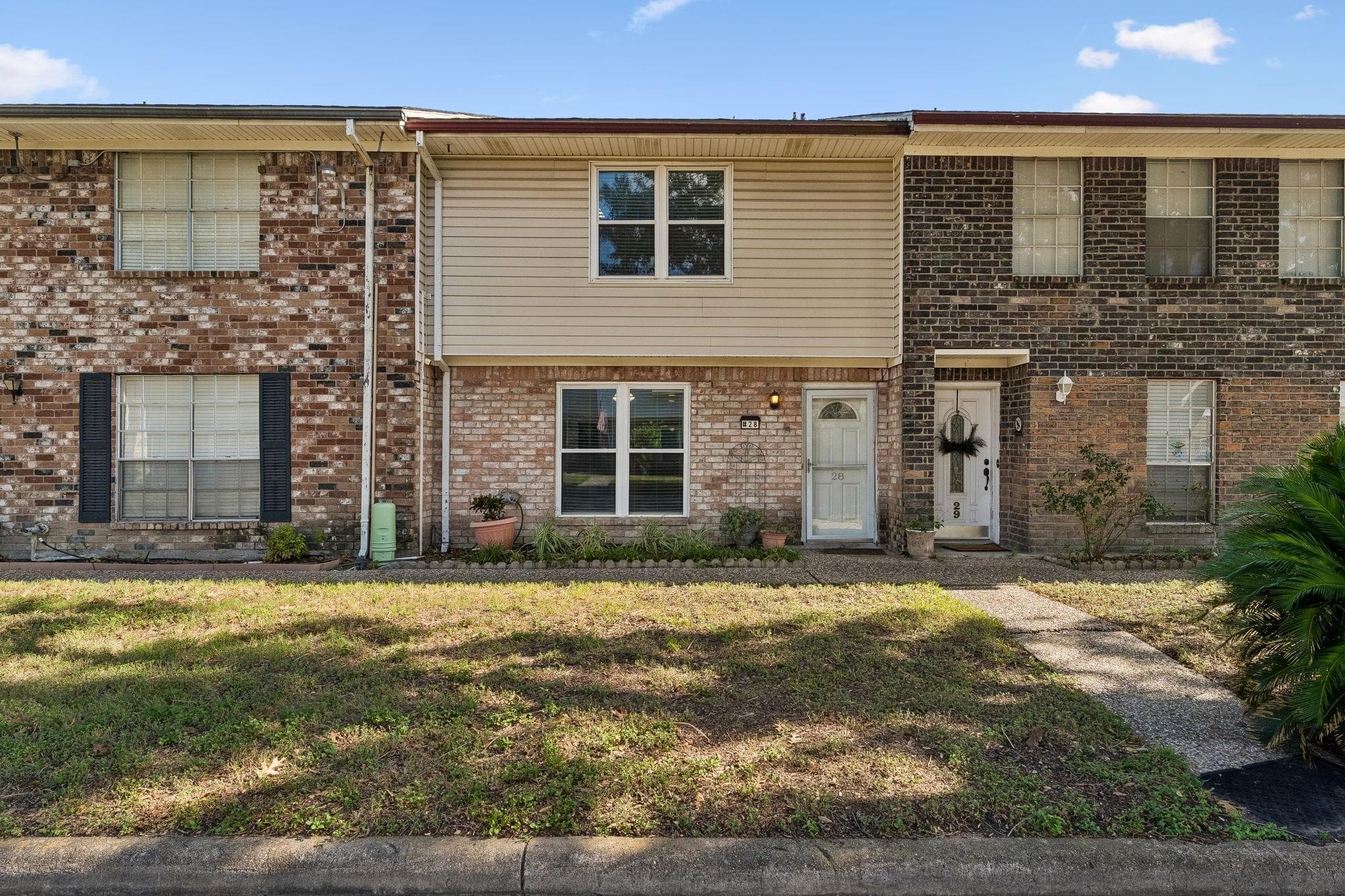 1831 Sherwood Forest Street #28
