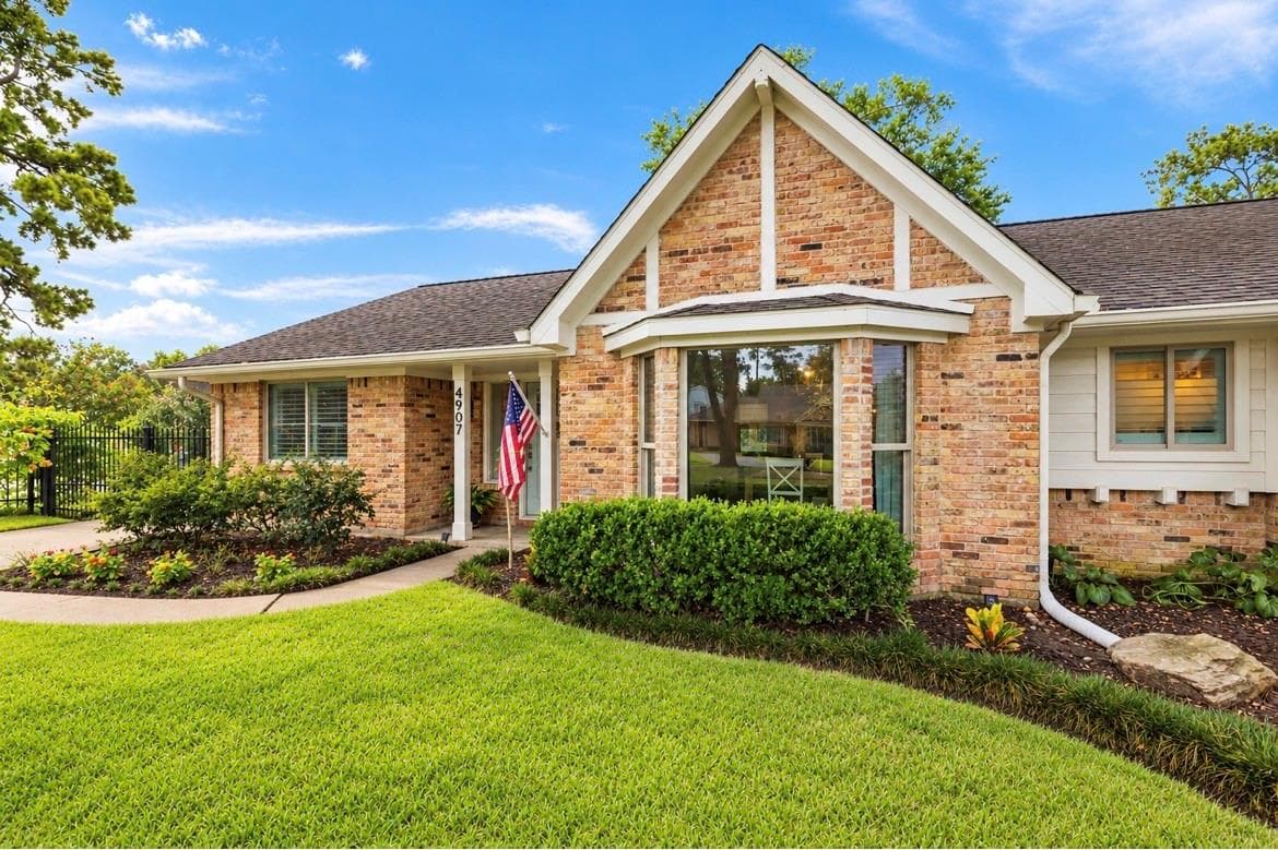 4907 Golf Drive