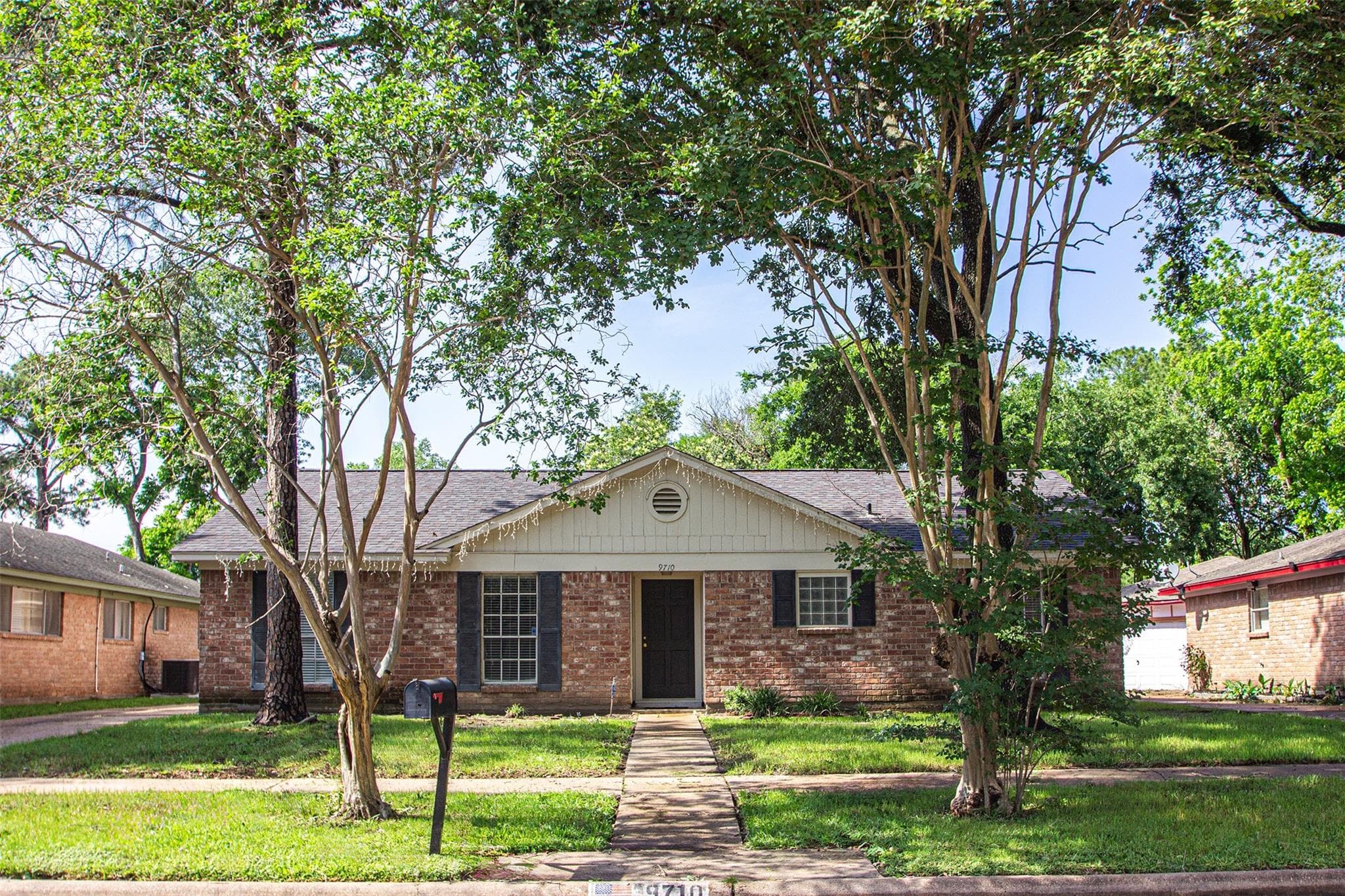 9710 Springmont