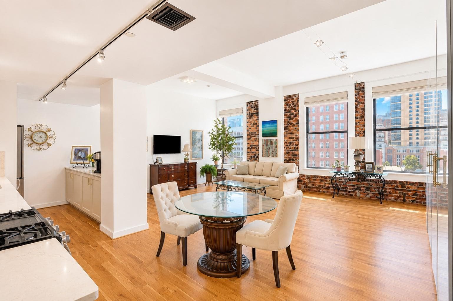915 Franklin Street #8B