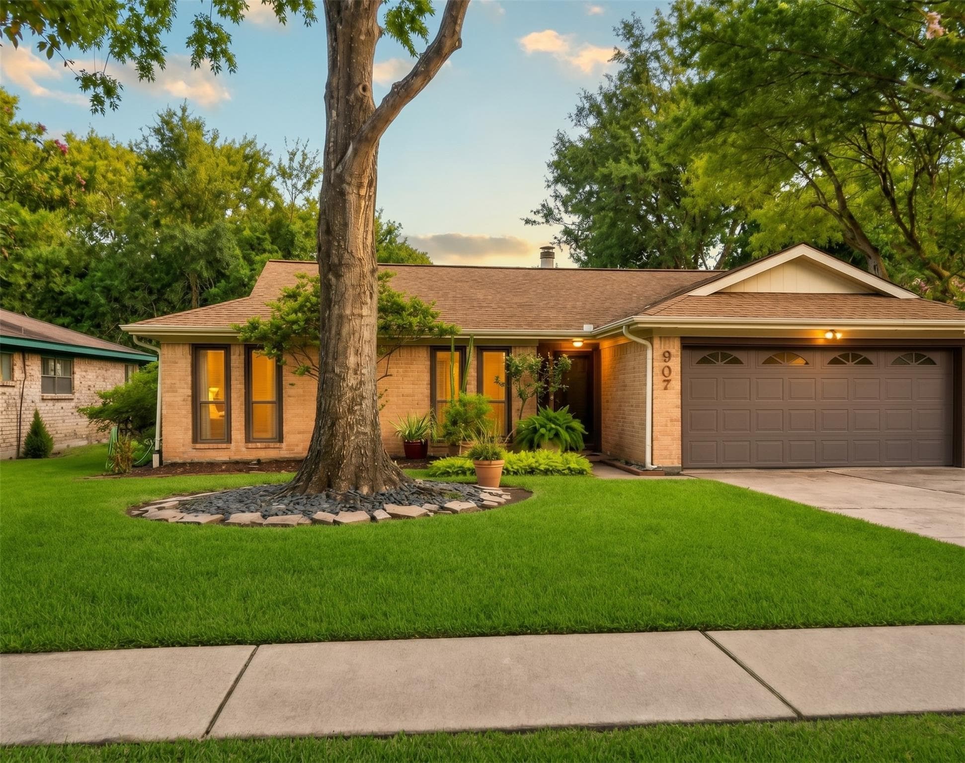 907 Redway Lane