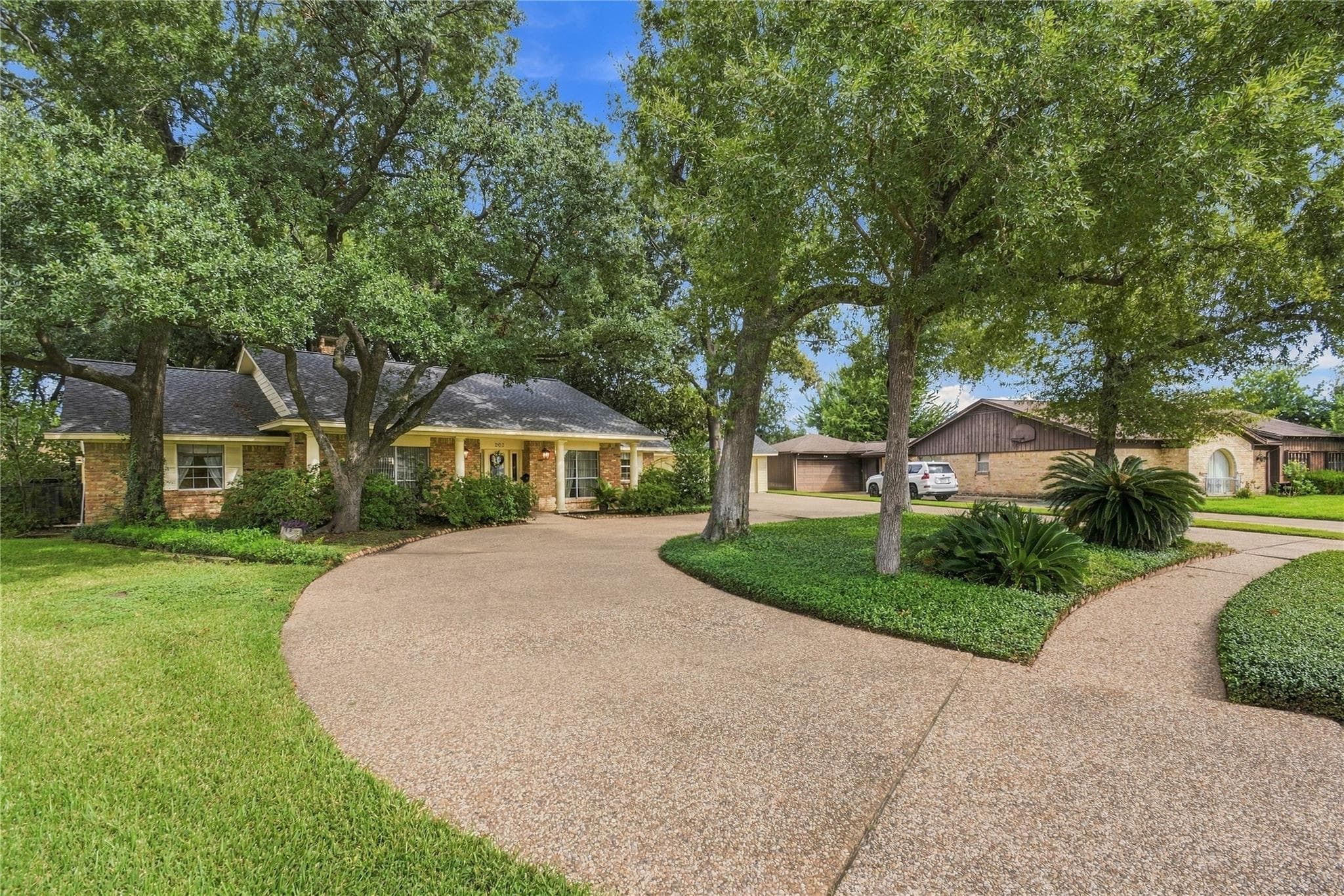 203 Ballantrae Lane