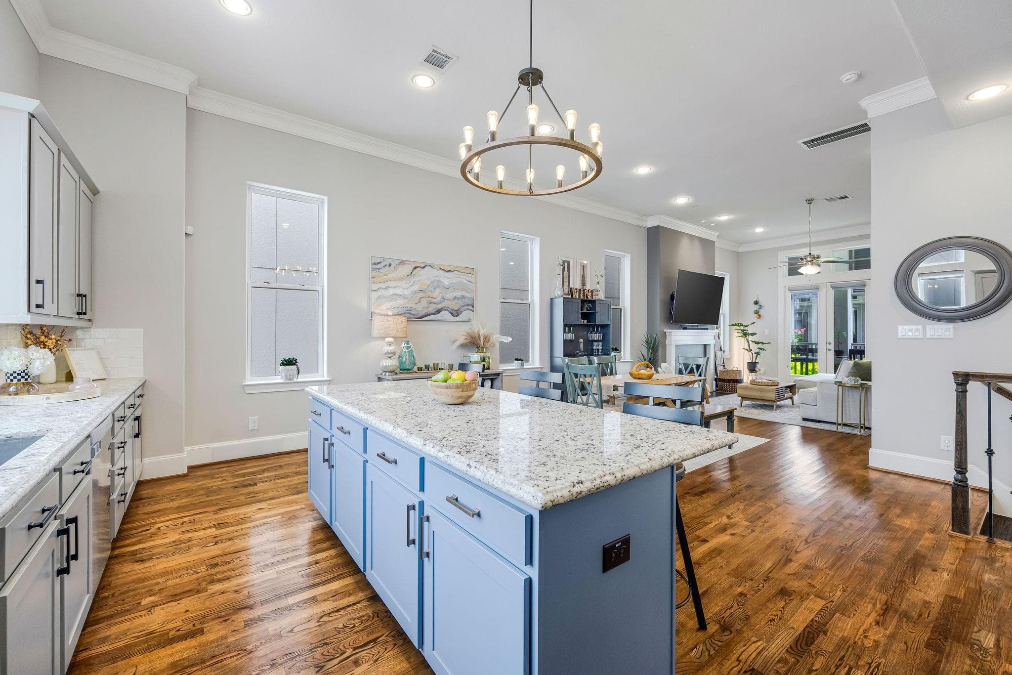253 E 27th Street